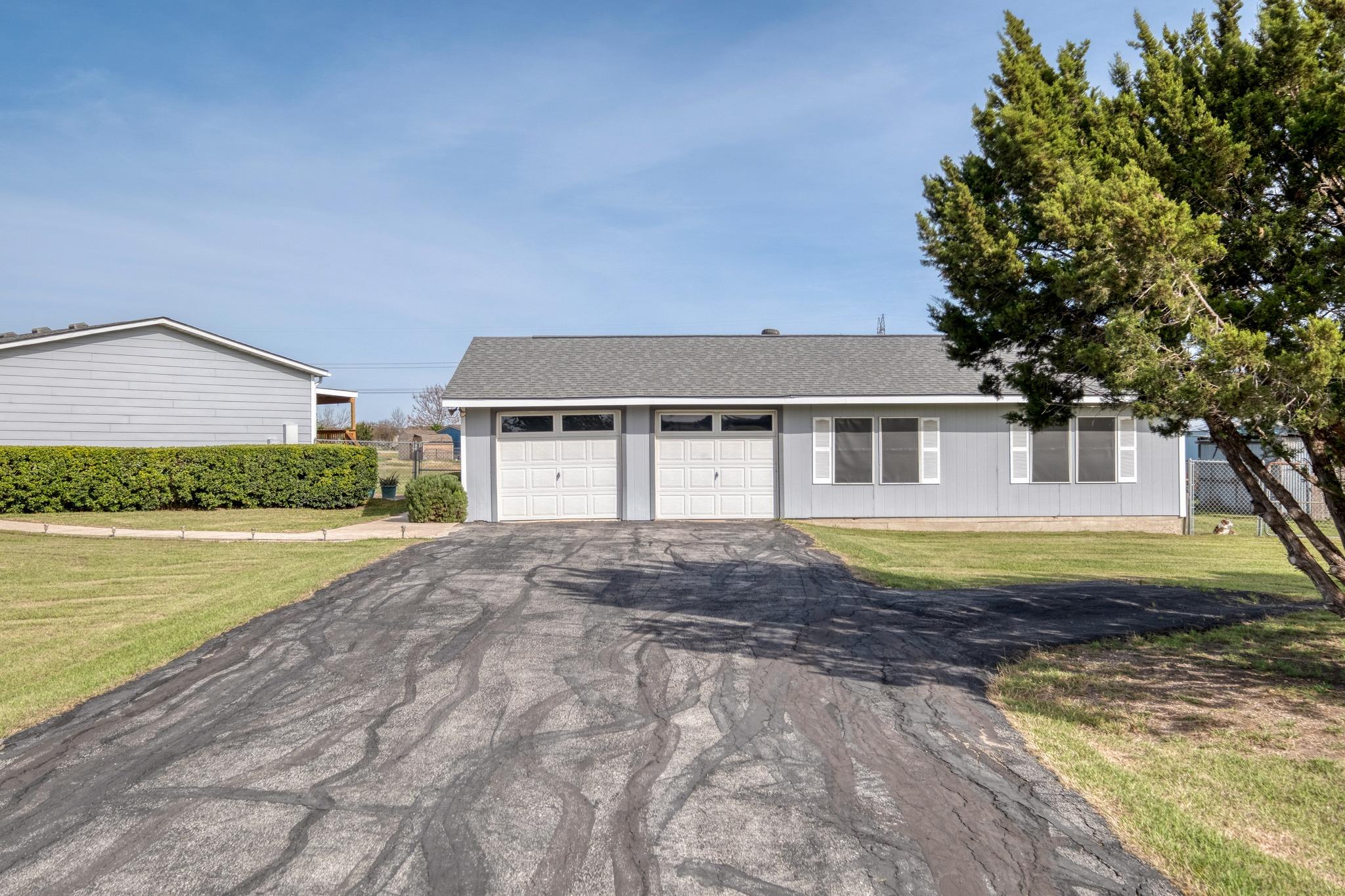 114 Thomas Park Dr, Hutto, TX 78634