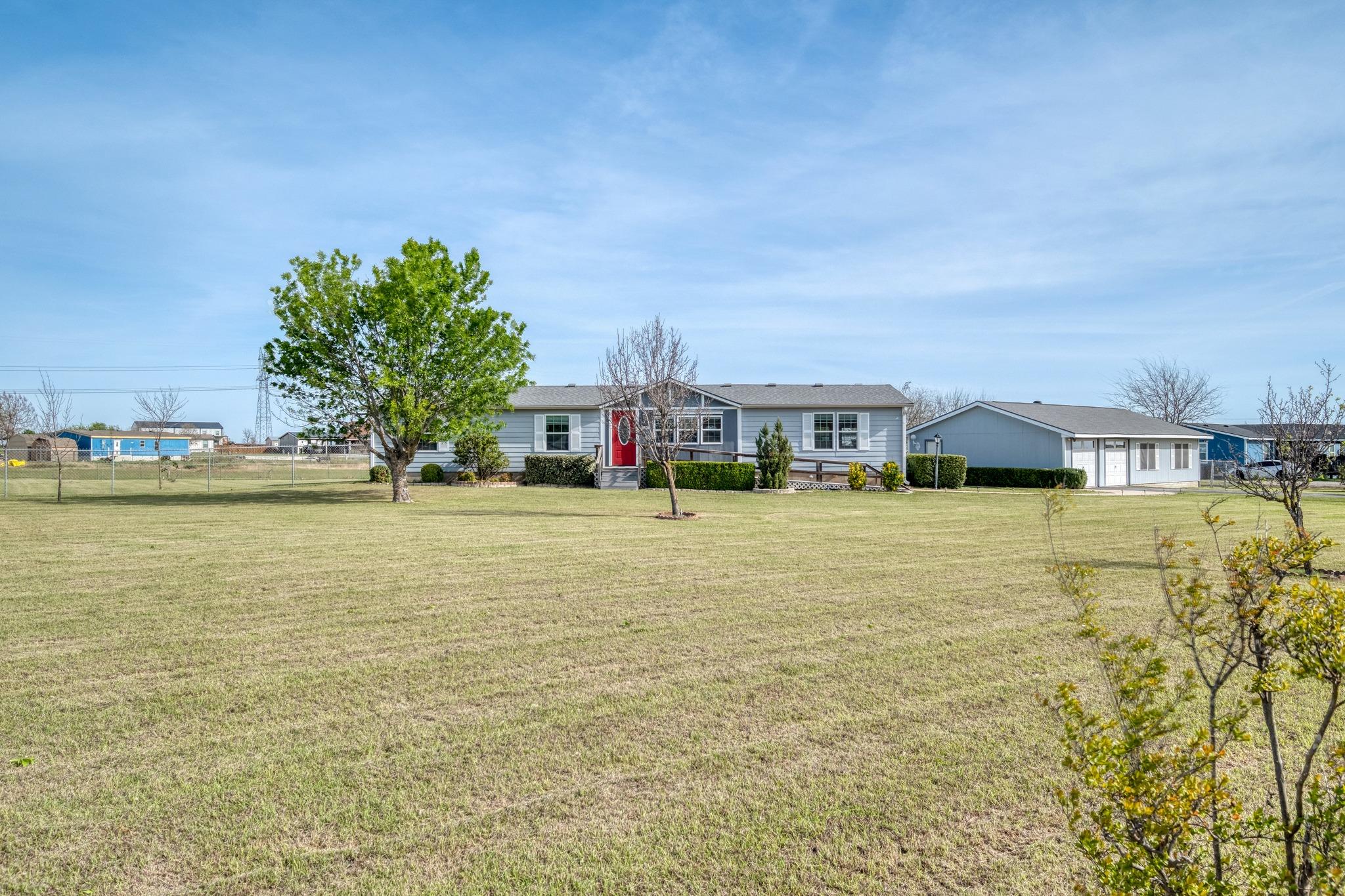 114 Thomas Park Dr, Hutto, TX 78634