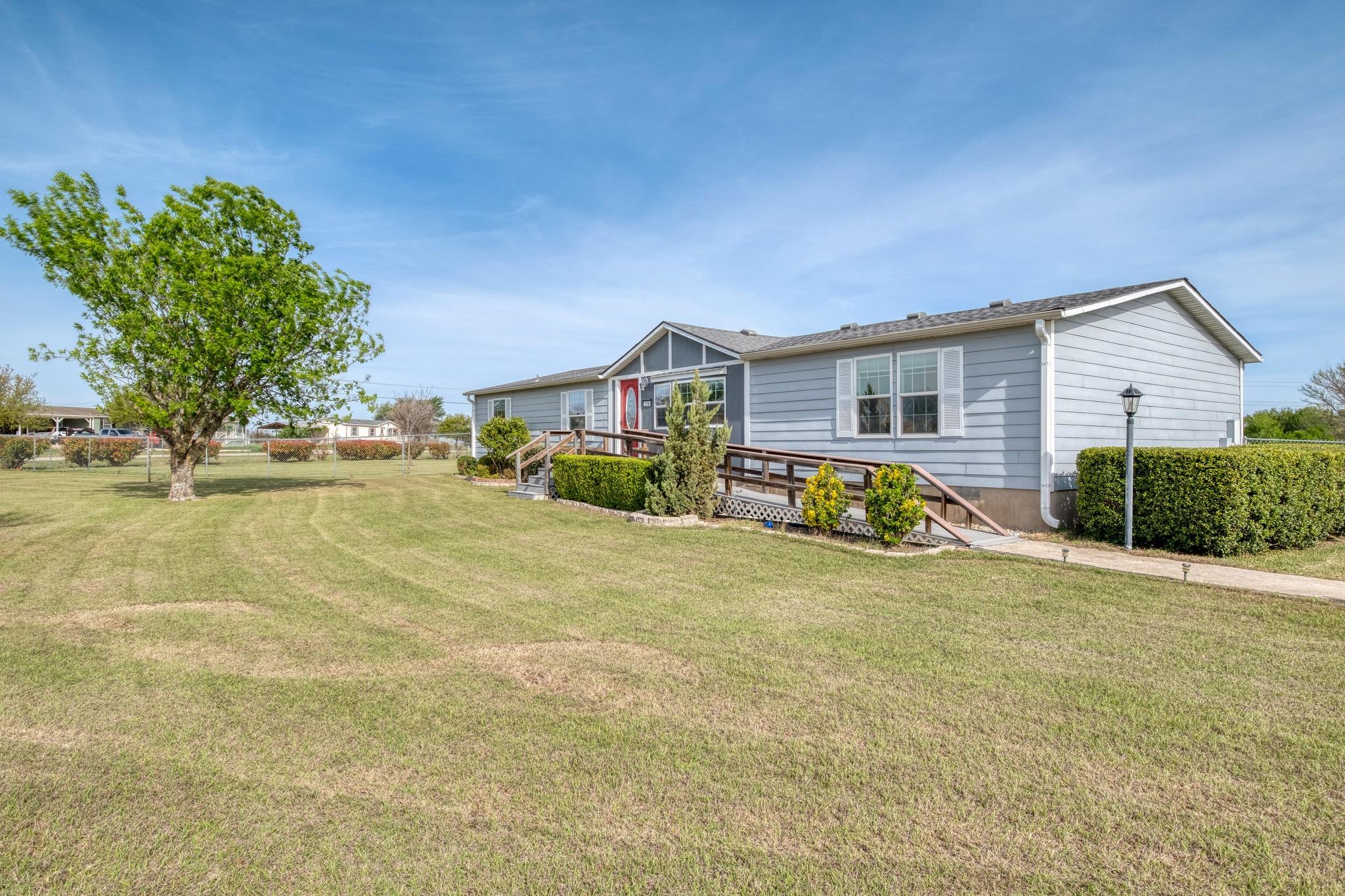 114 Thomas Park Dr, Hutto, TX 78634