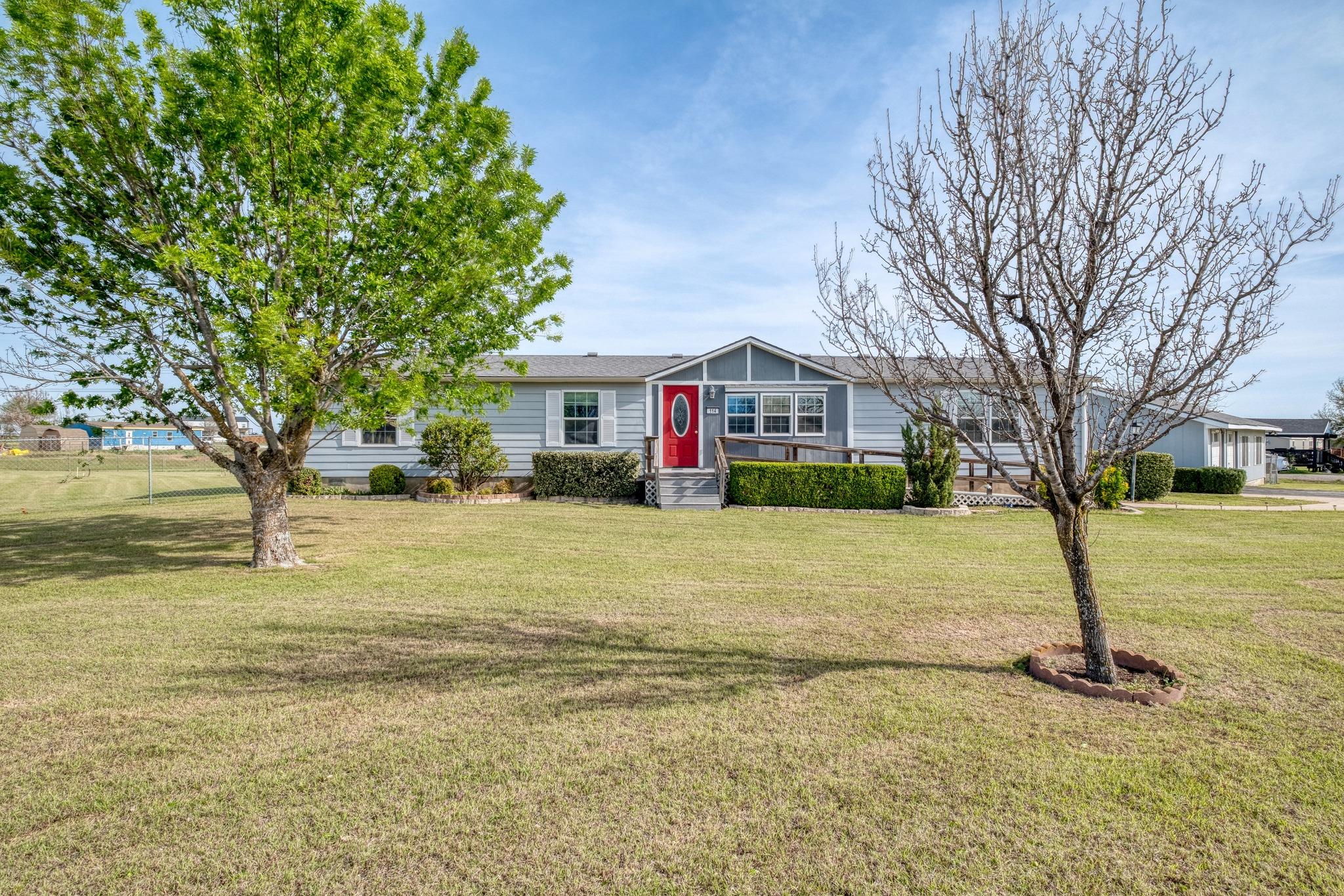 114 Thomas Park Dr, Hutto, TX 78634