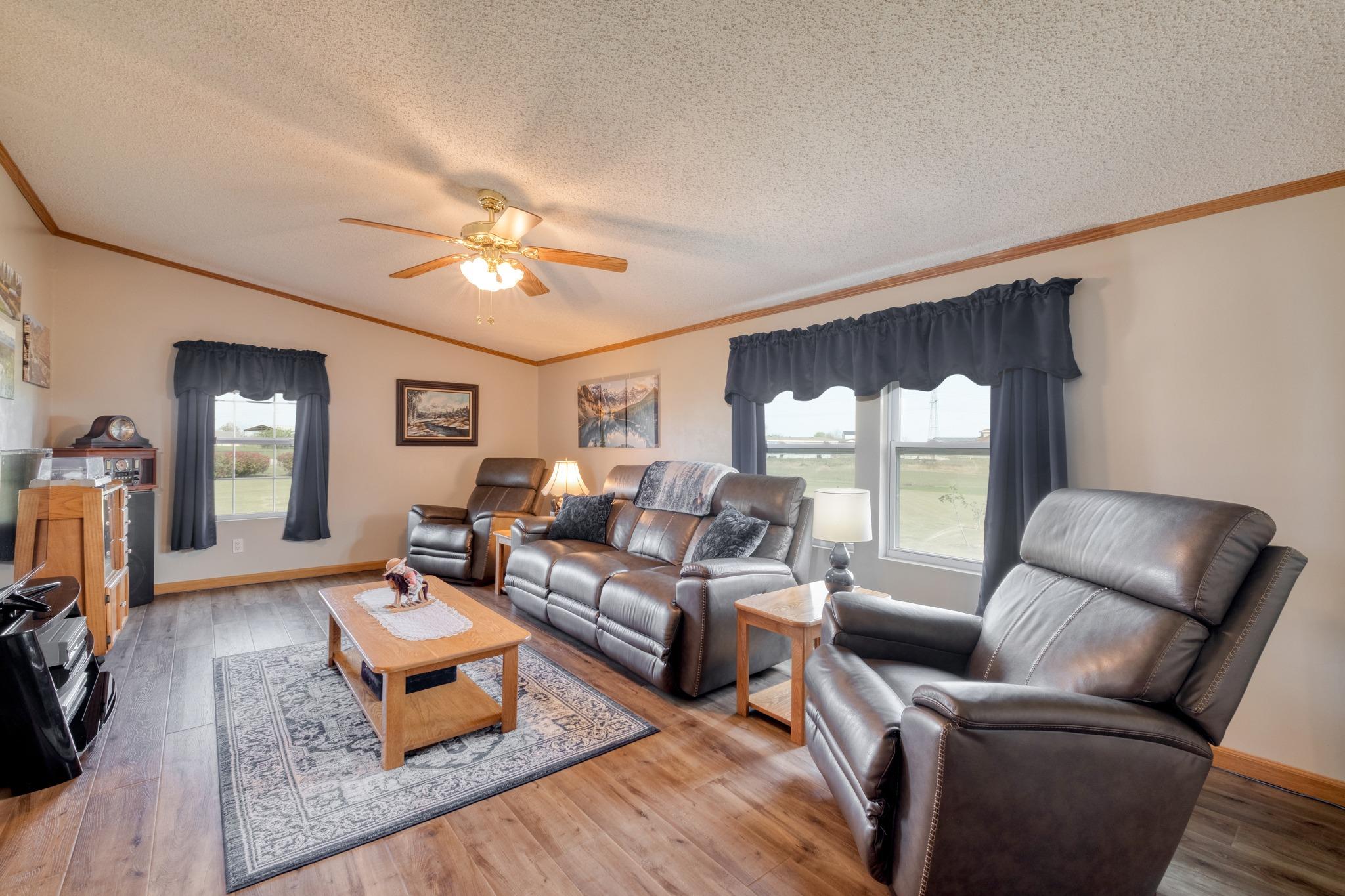 114 Thomas Park Dr, Hutto, TX 78634