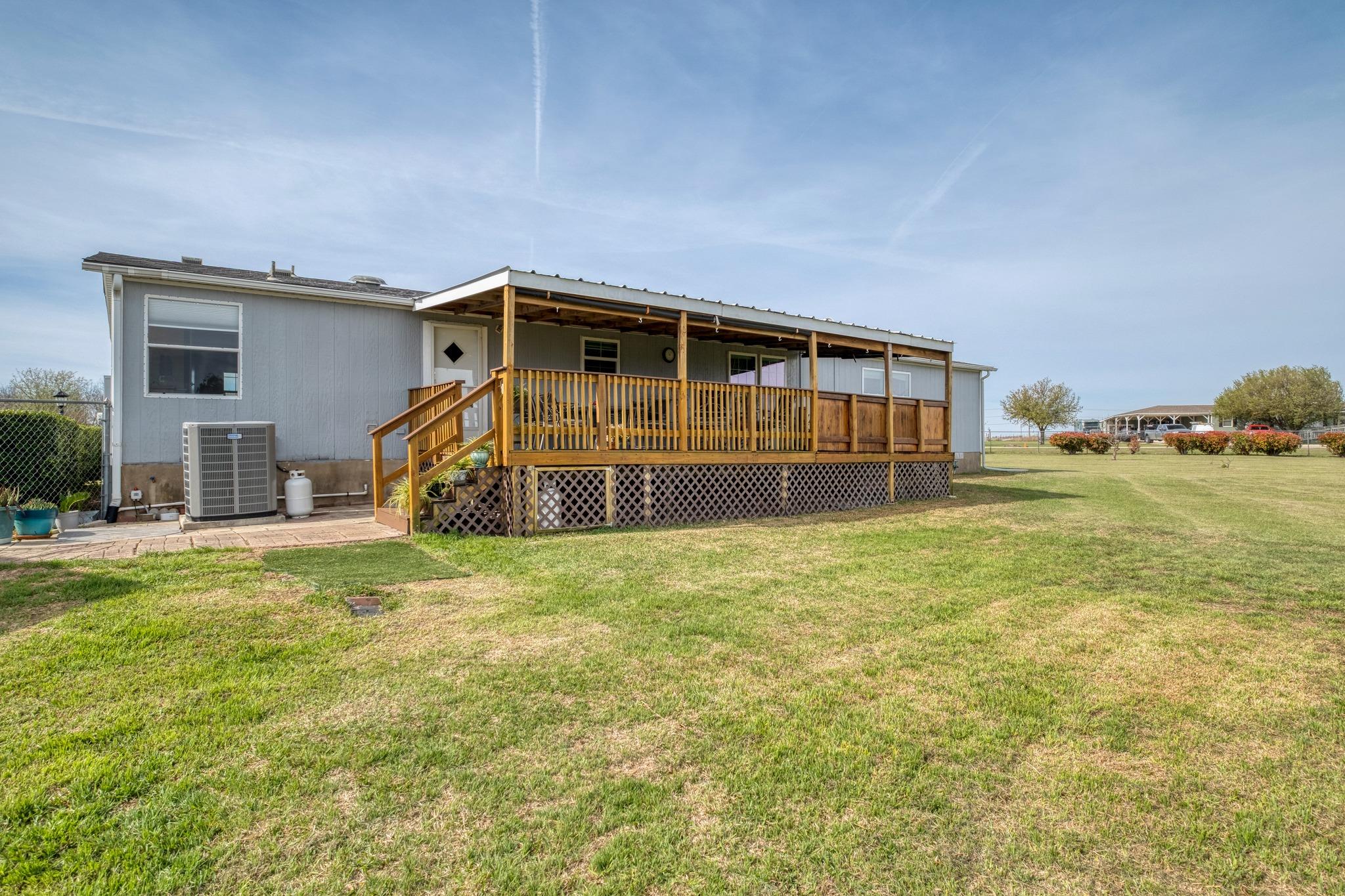 114 Thomas Park Dr, Hutto, TX 78634
