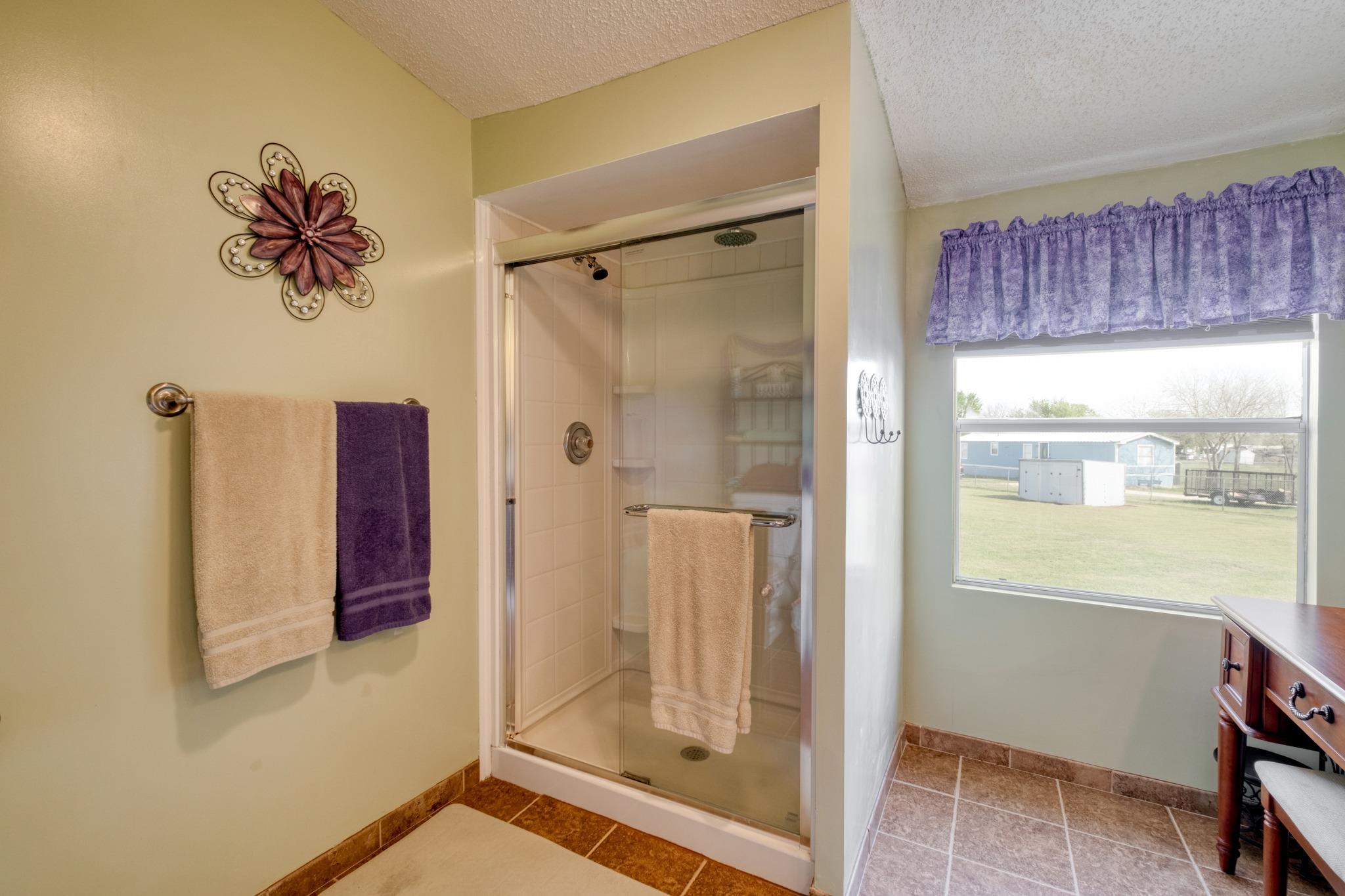 114 Thomas Park Dr, Hutto, TX 78634