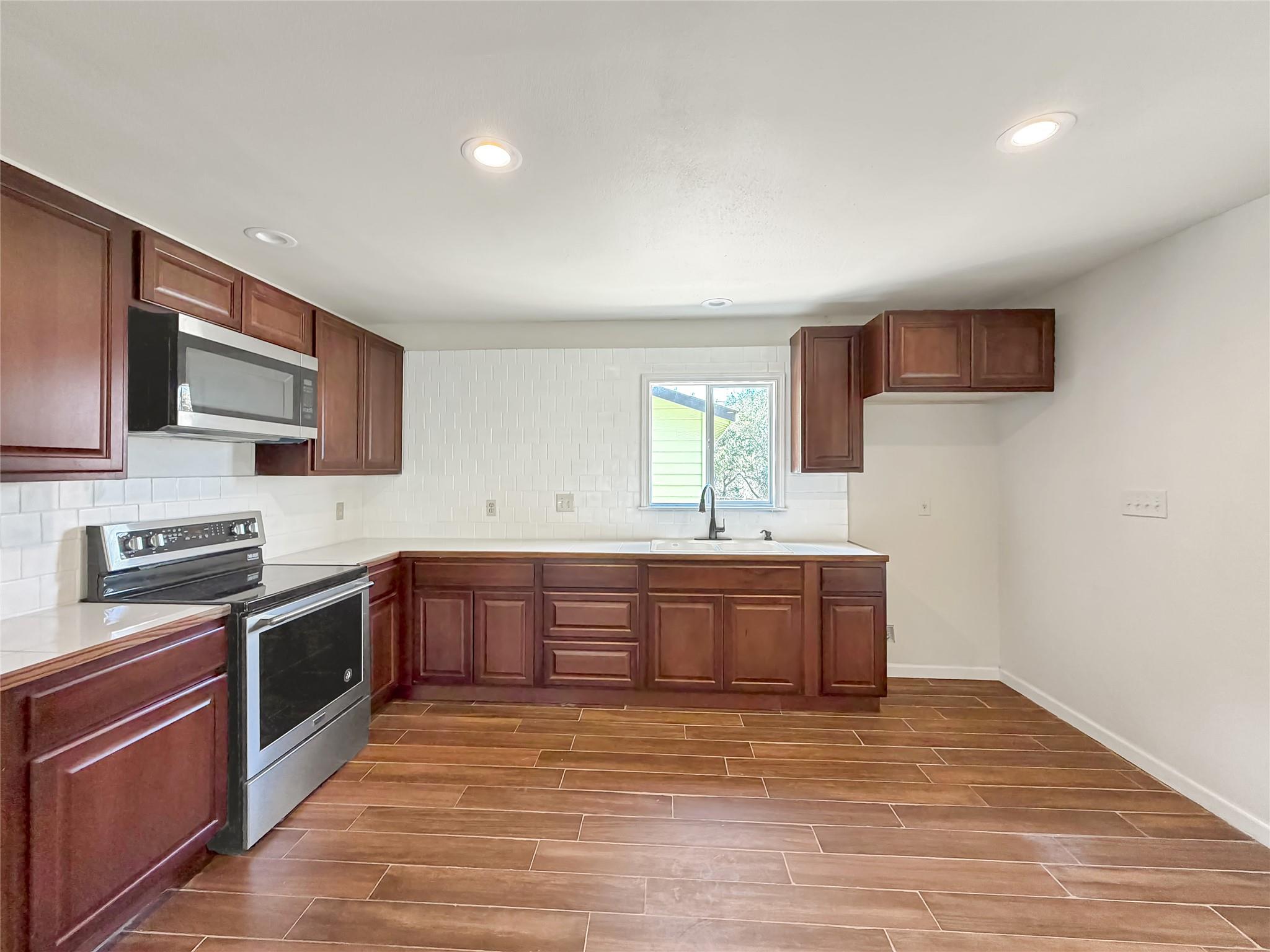 614 Red Oak Woods, Canyon Lake, TX 78133