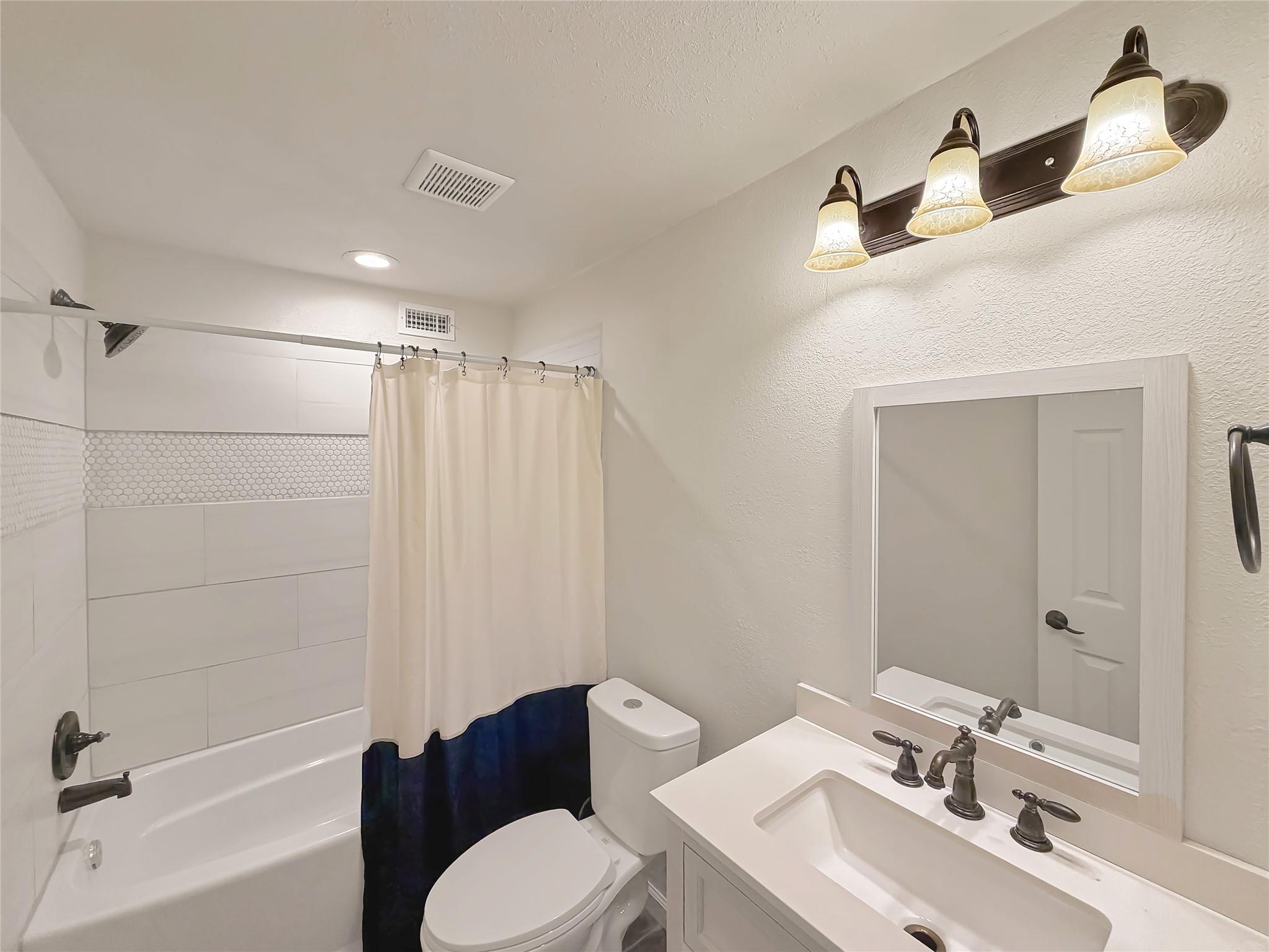 614 Red Oak Woods, Canyon Lake, TX 78133