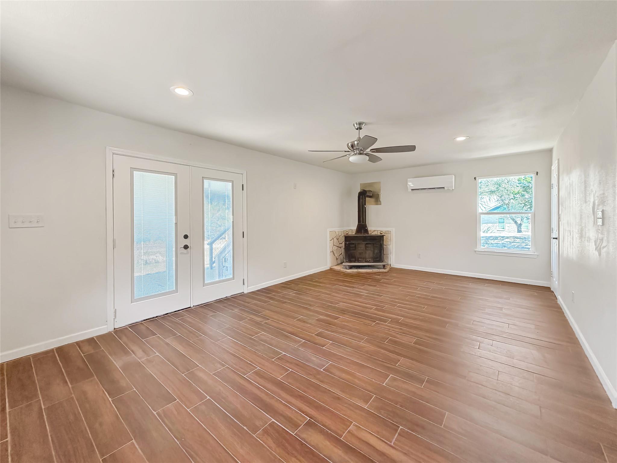 614 Red Oak Woods, Canyon Lake, TX 78133