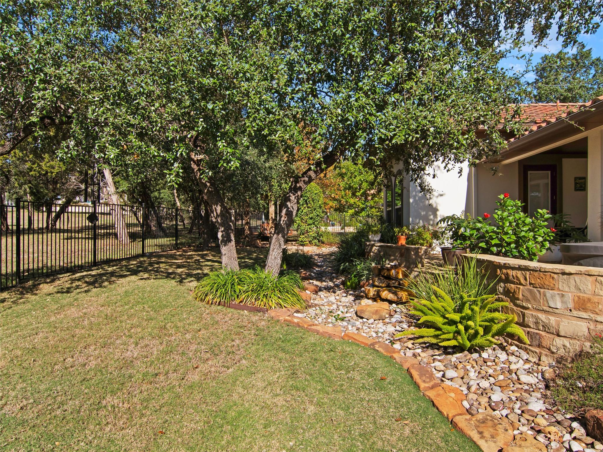 129 Balancing Laurel Dr, San Marcos, TX 78666