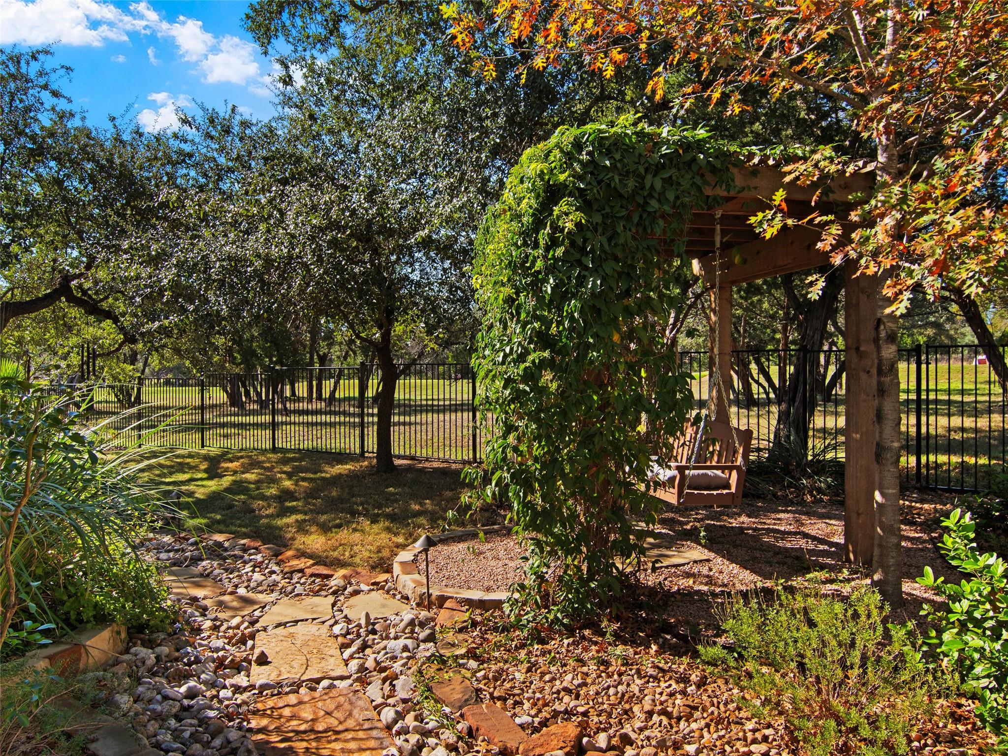 129 Balancing Laurel Dr, San Marcos, TX 78666