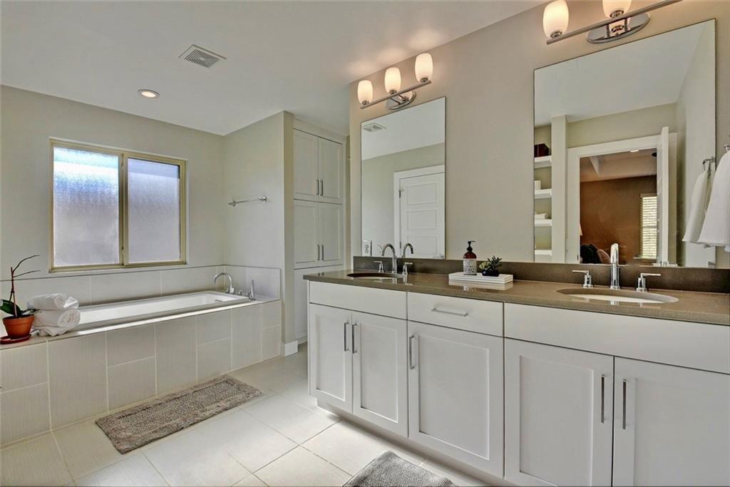 701 E 49th St # B, Austin, TX 78751