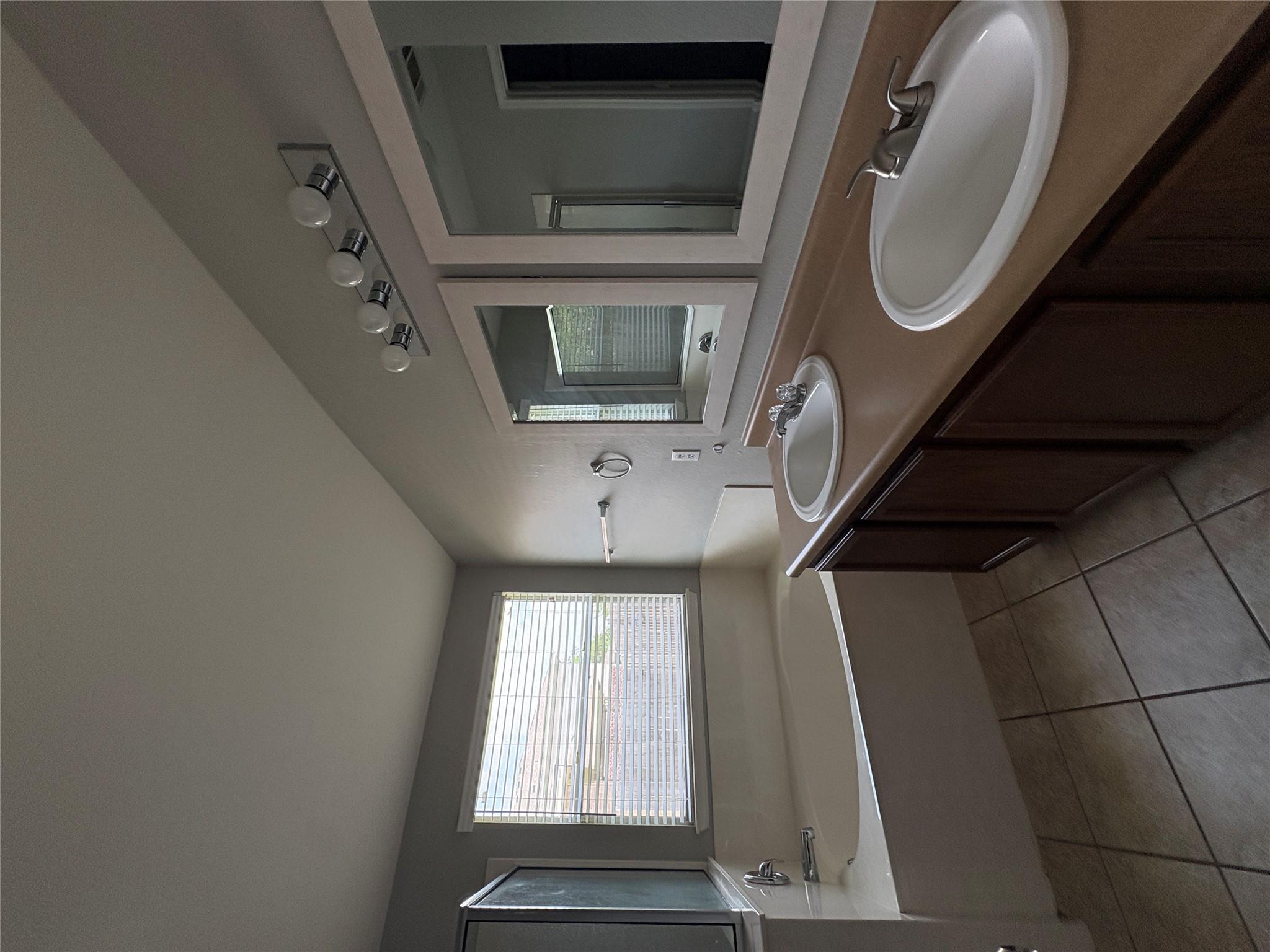 1034 W South St, Leander, TX 78641