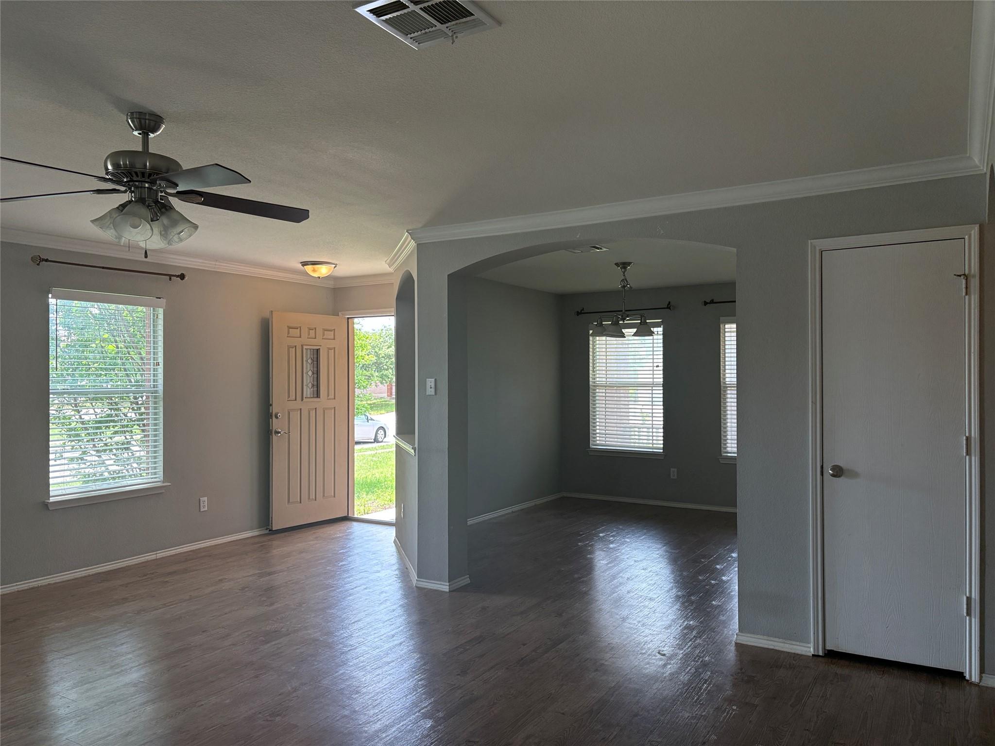 1034 W South St, Leander, TX 78641