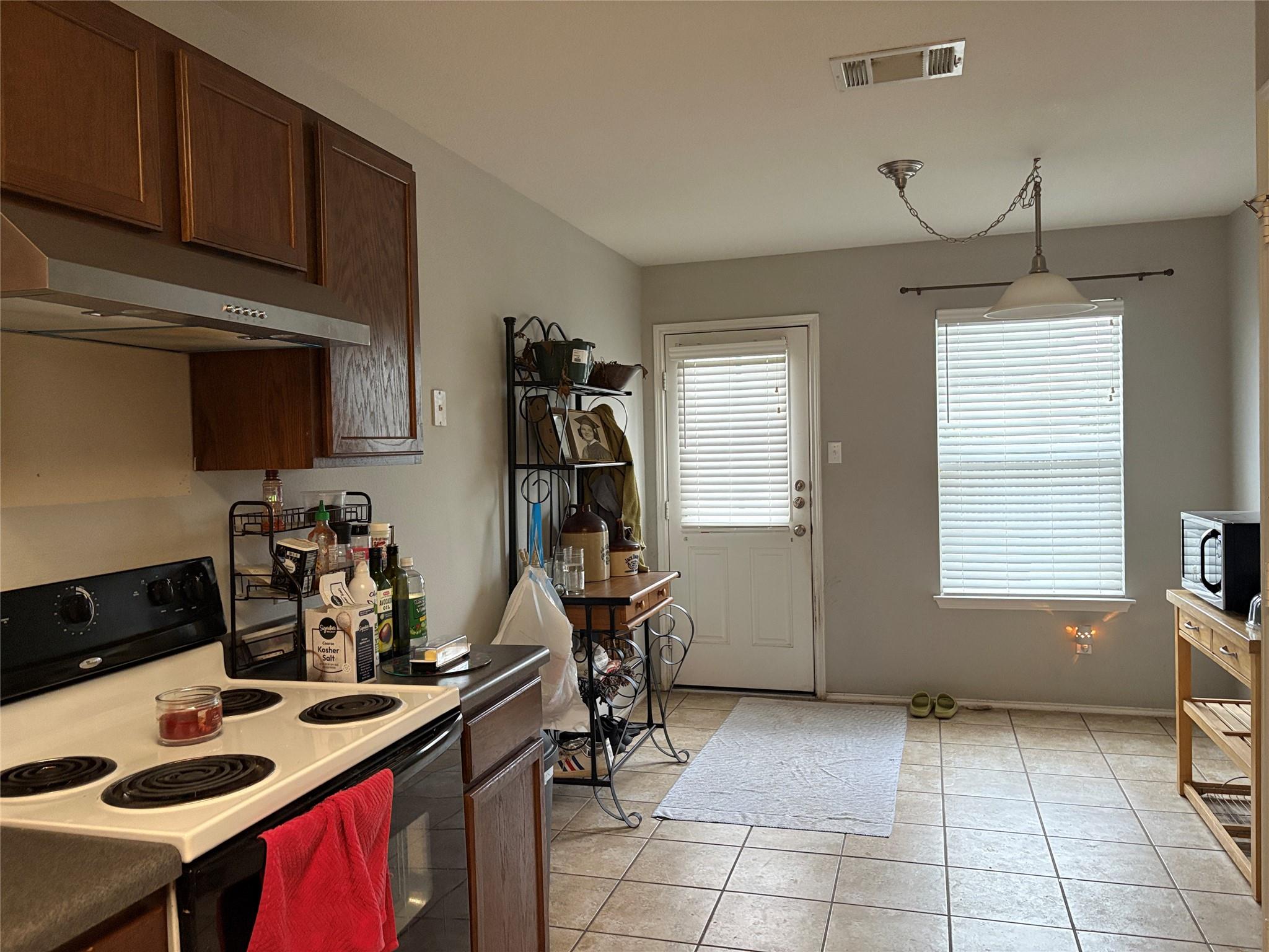 1034 W South St, Leander, TX 78641