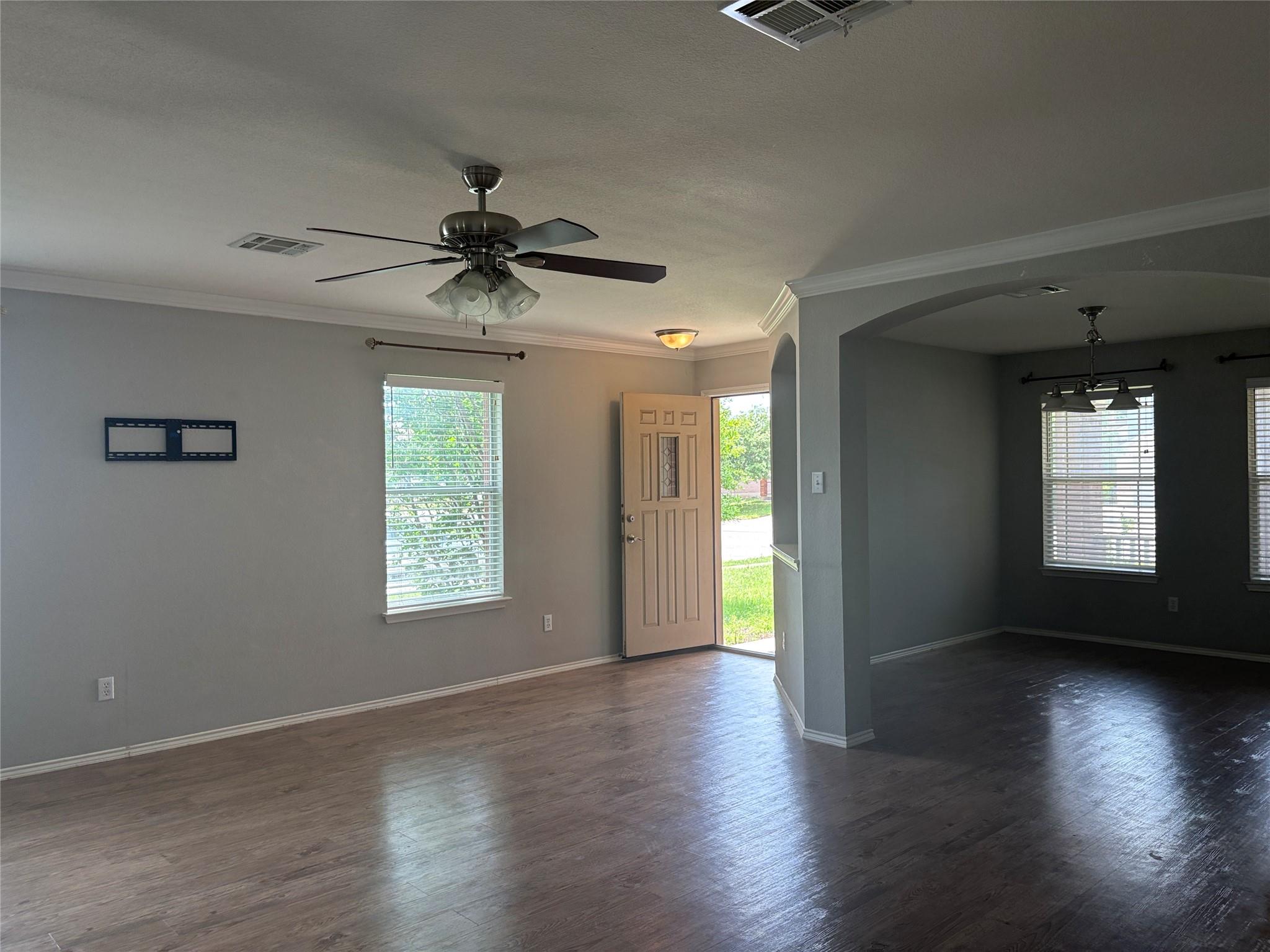 1034 W South St, Leander, TX 78641