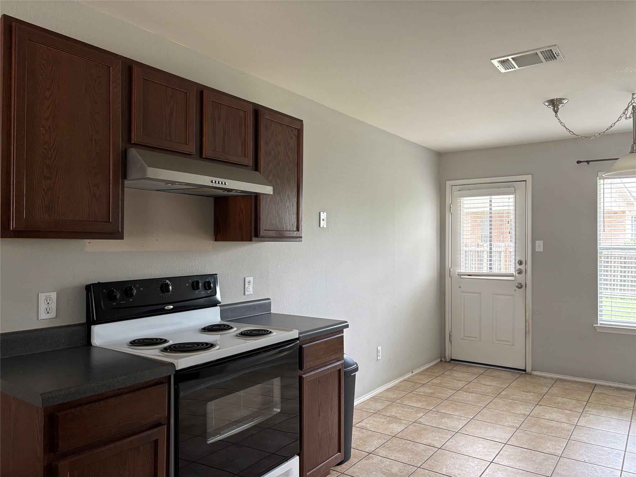 1034 W South St, Leander, TX 78641