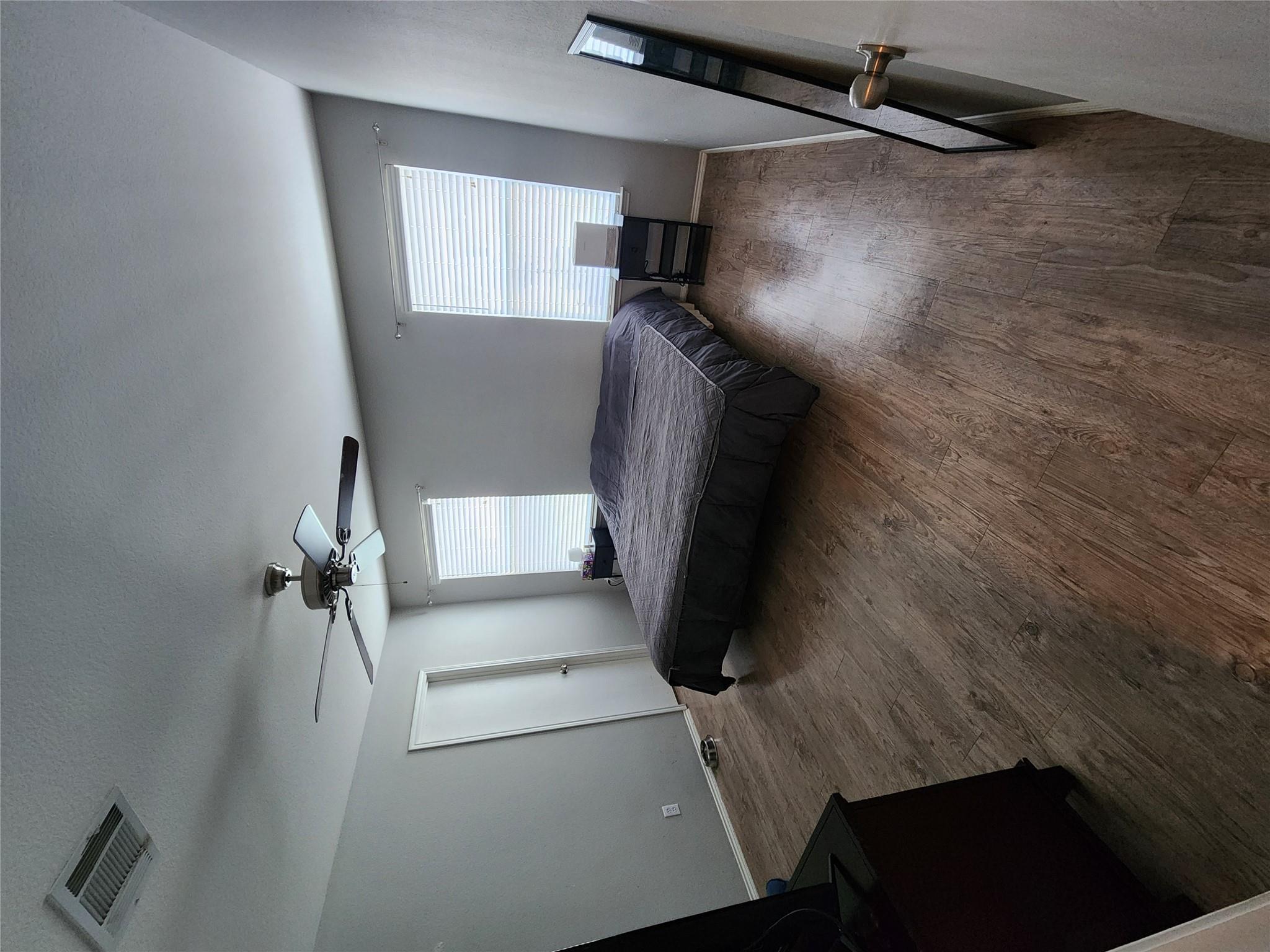 1034 W South St, Leander, TX 78641