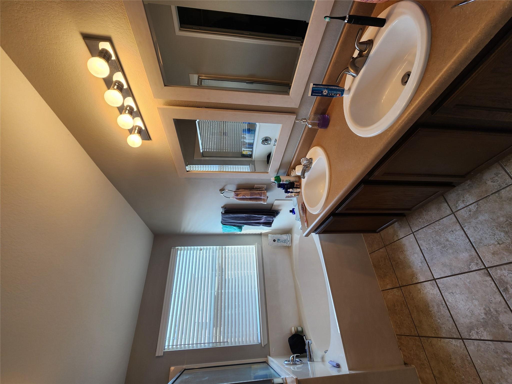 1034 W South St, Leander, TX 78641