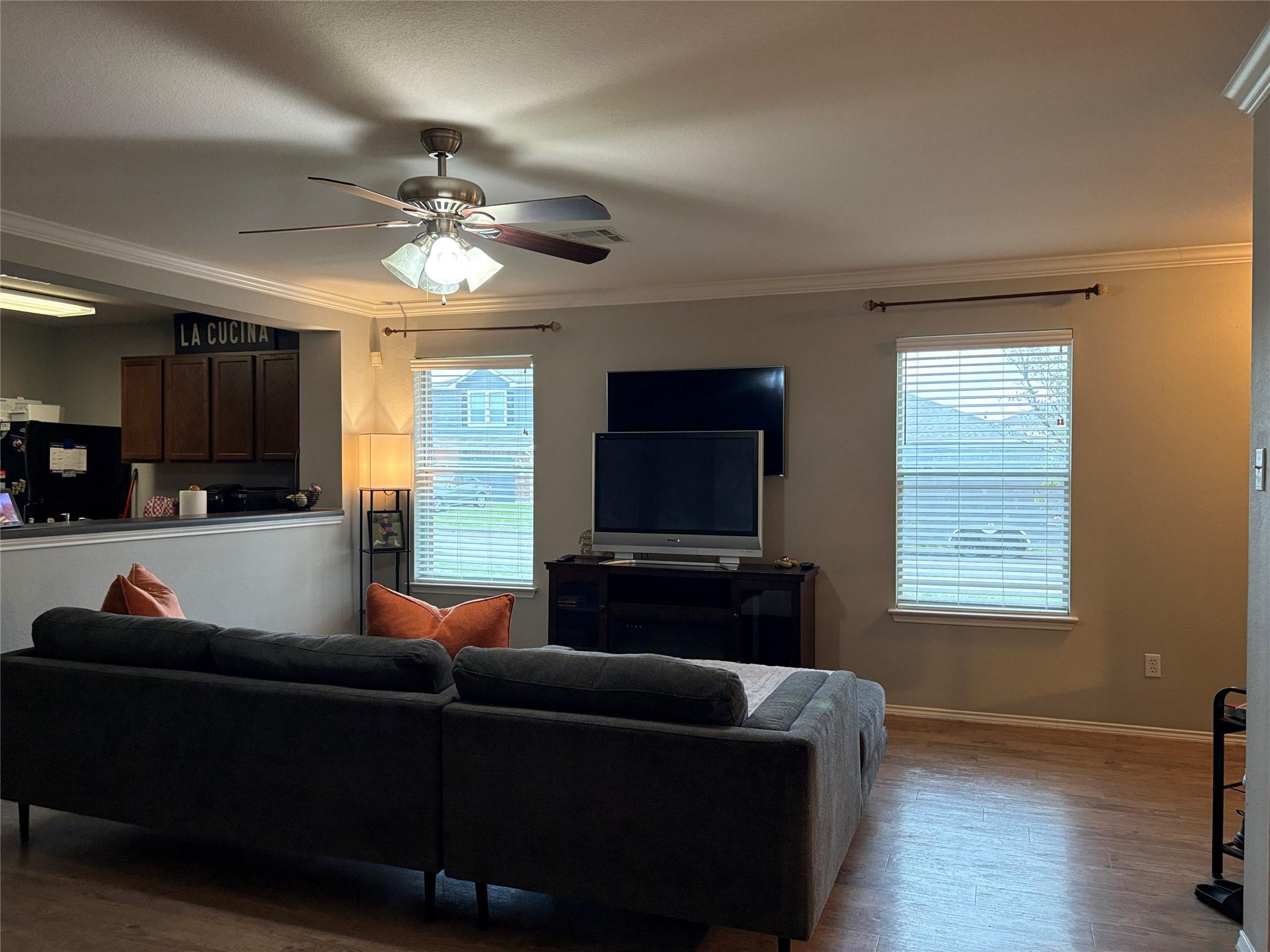 1034 W South St, Leander, TX 78641