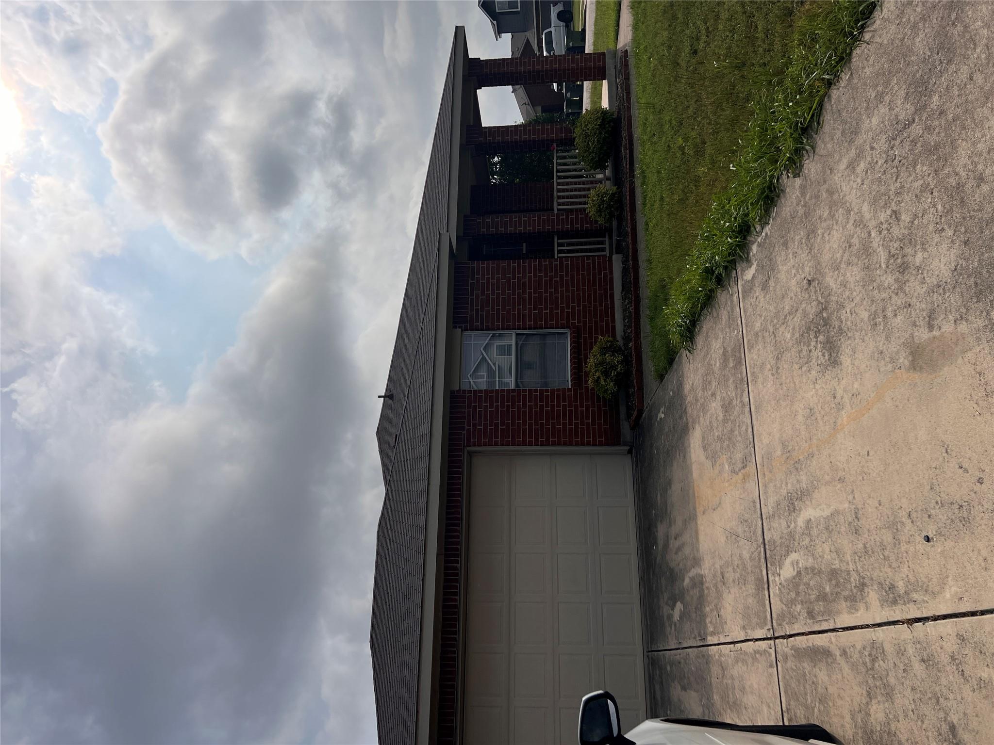 1034 W South St, Leander, TX 78641