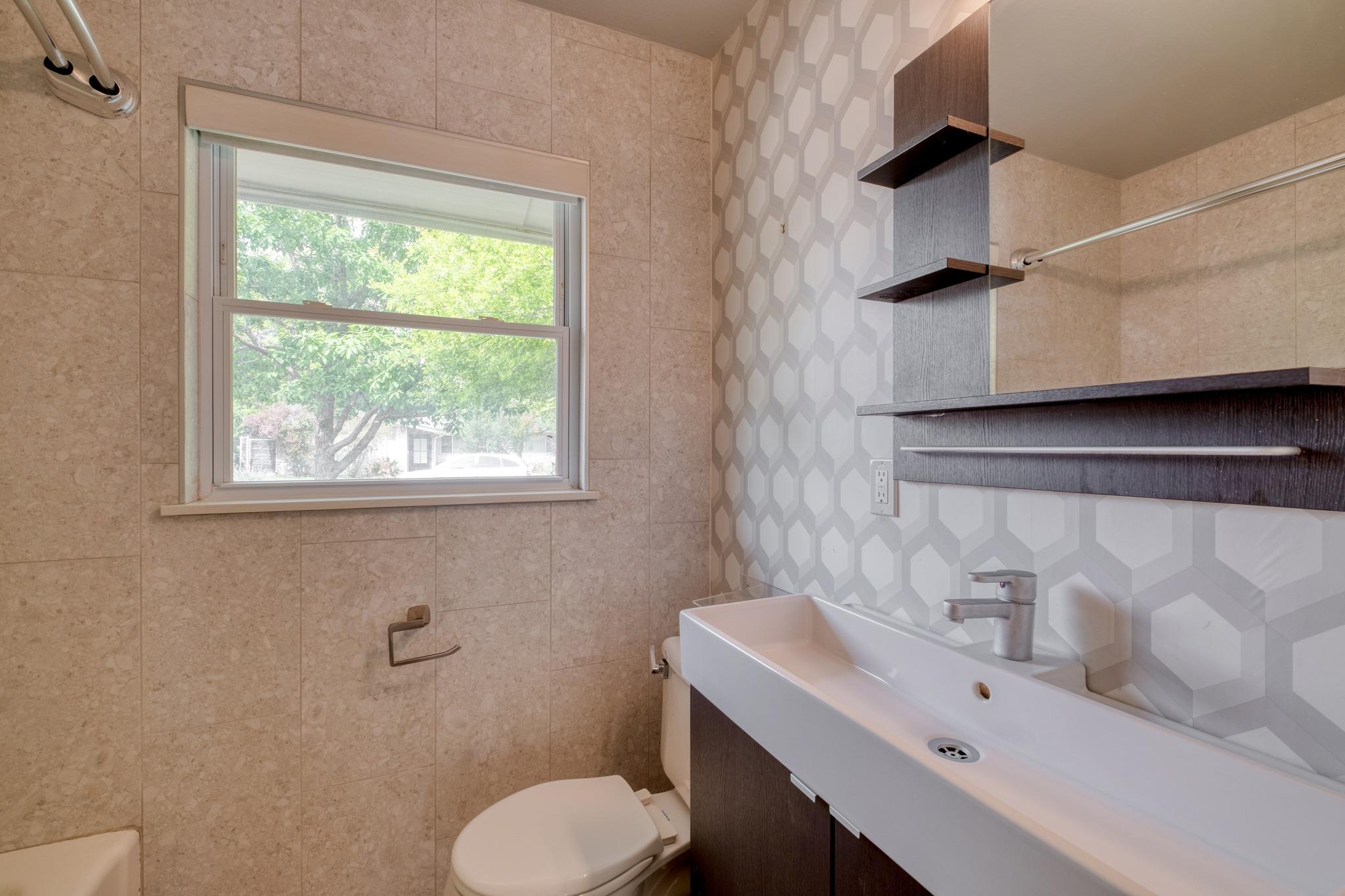 1413 Berkshire Dr, Austin, TX 78723