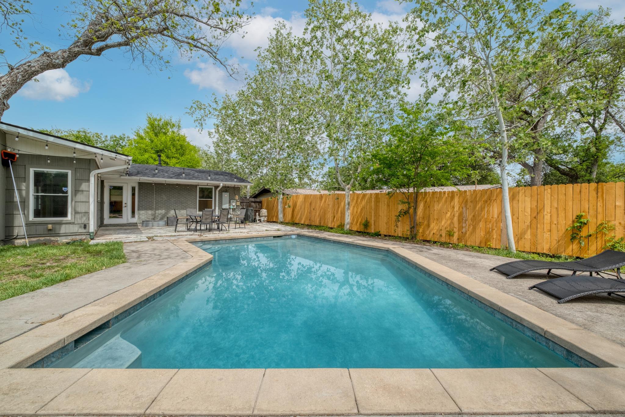 1413 Berkshire Dr, Austin, TX 78723