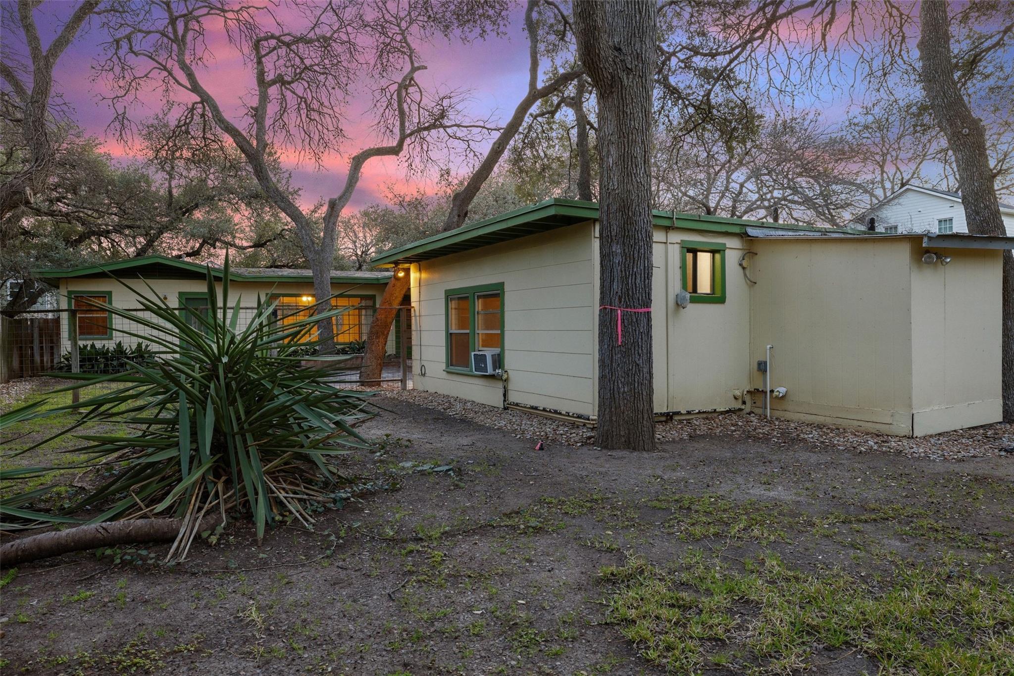 2004 Griswold Ln, Austin, TX 78703