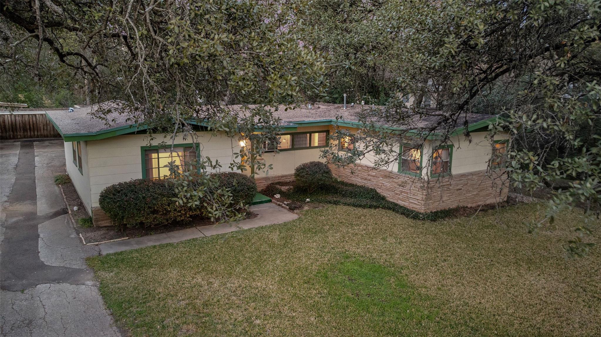 2004 Griswold Ln, Austin, TX 78703