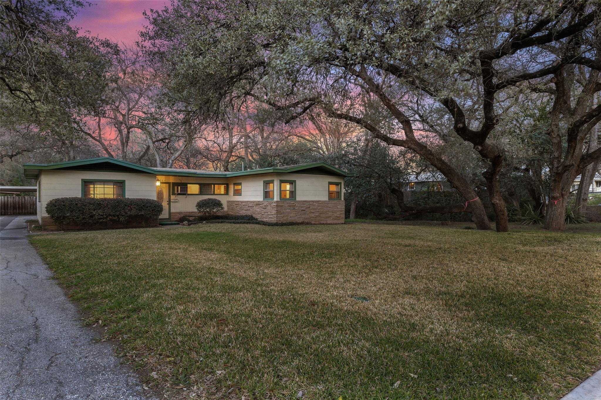 2004 Griswold Ln, Austin, TX 78703