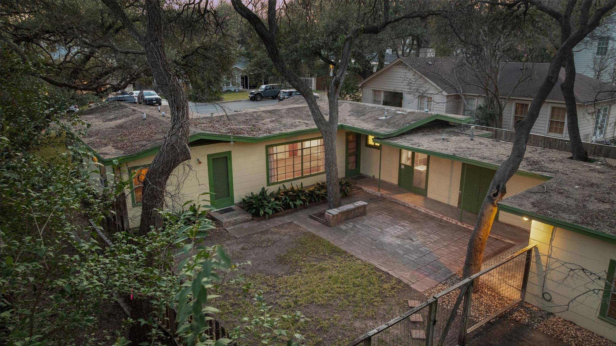 2004 Griswold Ln, Austin, TX 78703