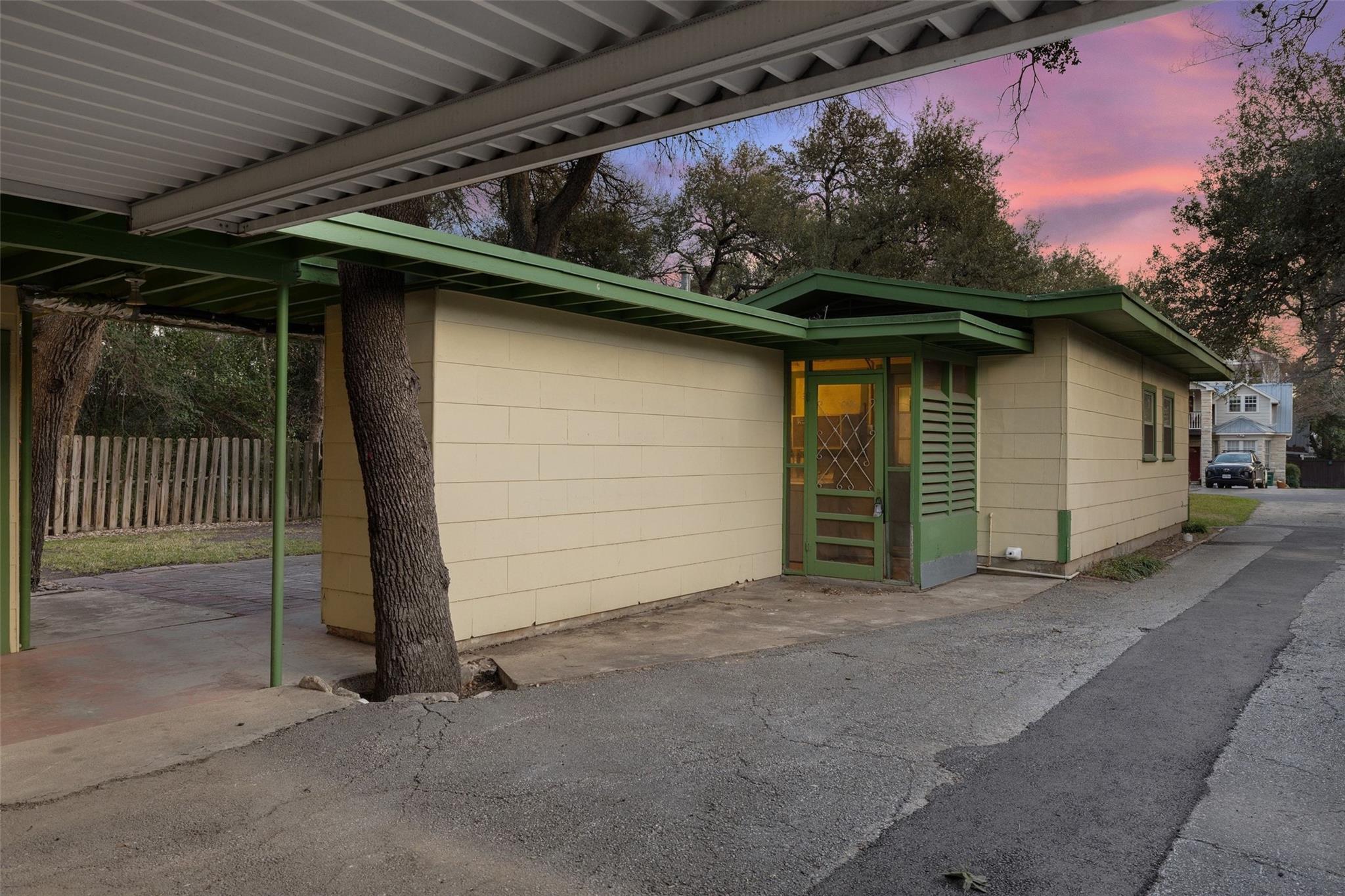 2004 Griswold Ln, Austin, TX 78703