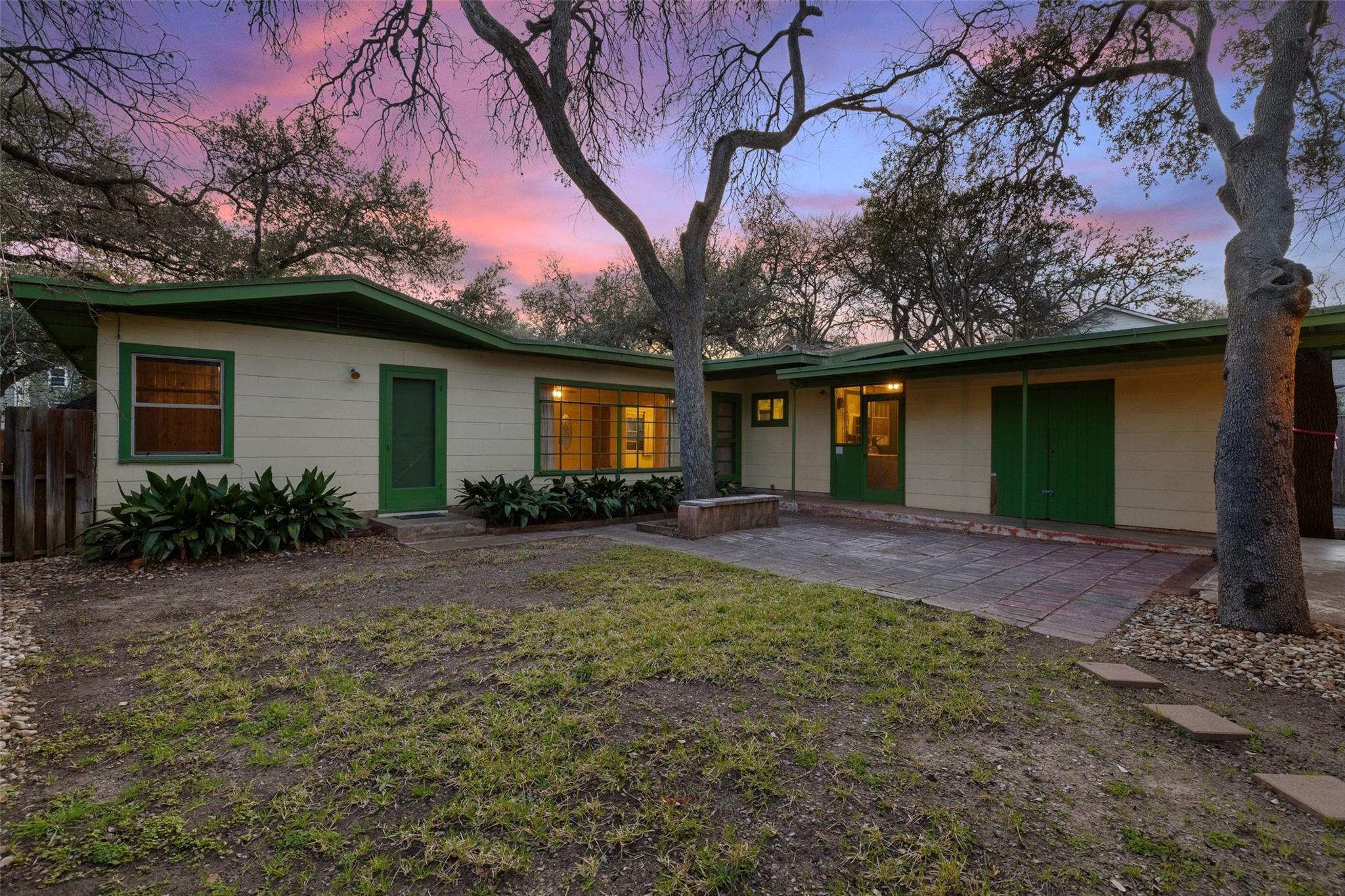 2004 Griswold Ln, Austin, TX 78703