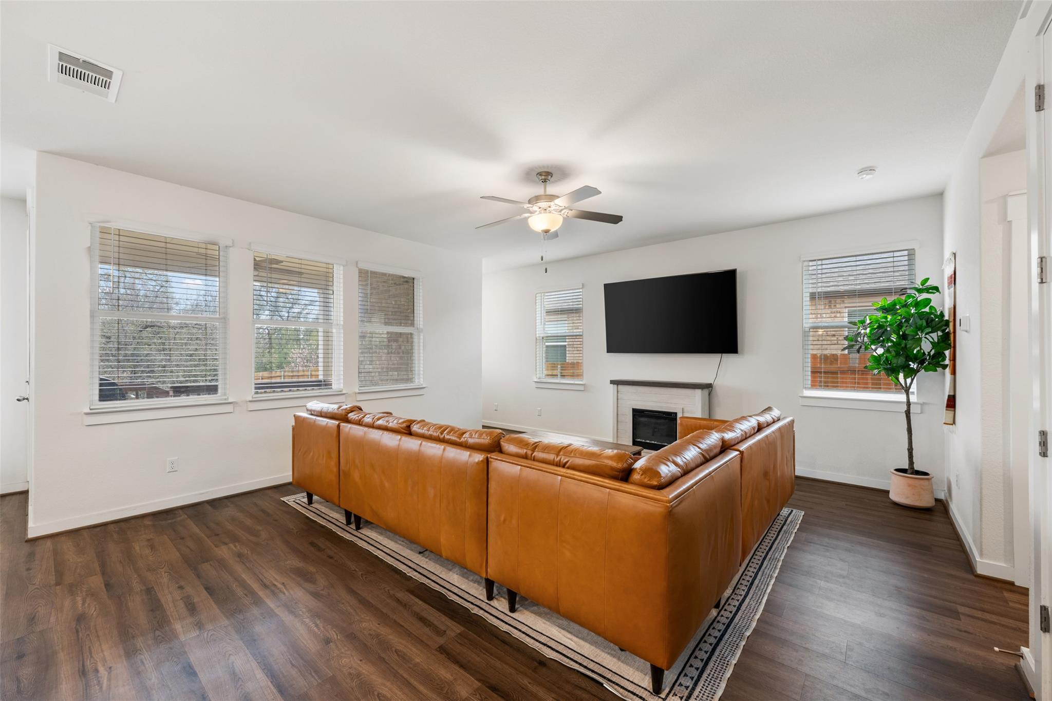 8204 Prairie Rye Dr, Lago Vista, TX 78645