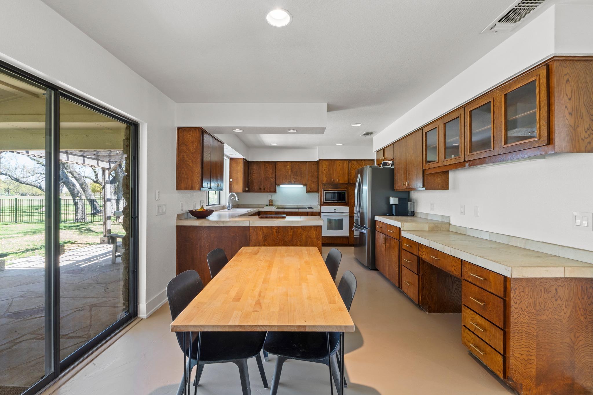 901 Vanguard St, Lakeway, TX 78734