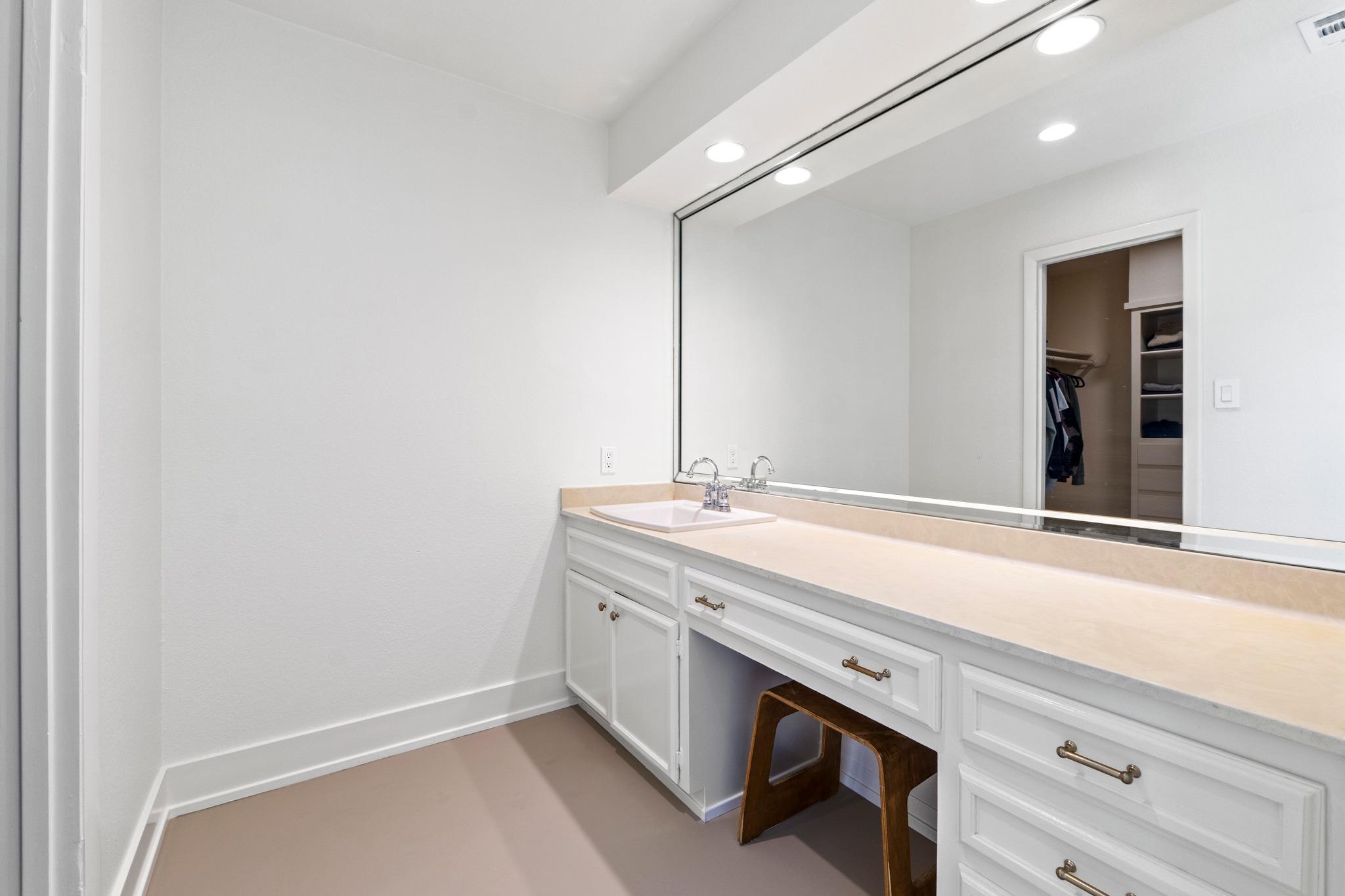 901 Vanguard St, Lakeway, TX 78734