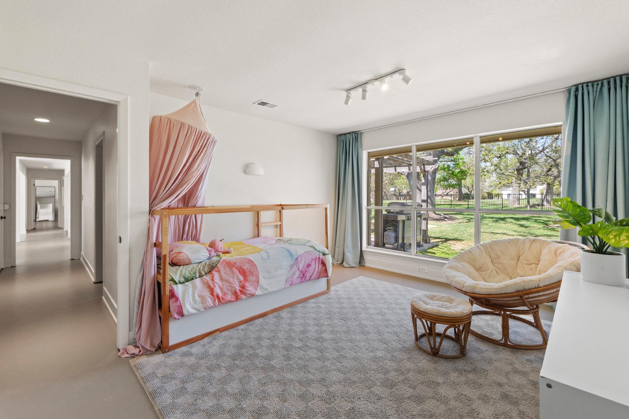 901 Vanguard St, Lakeway, TX 78734