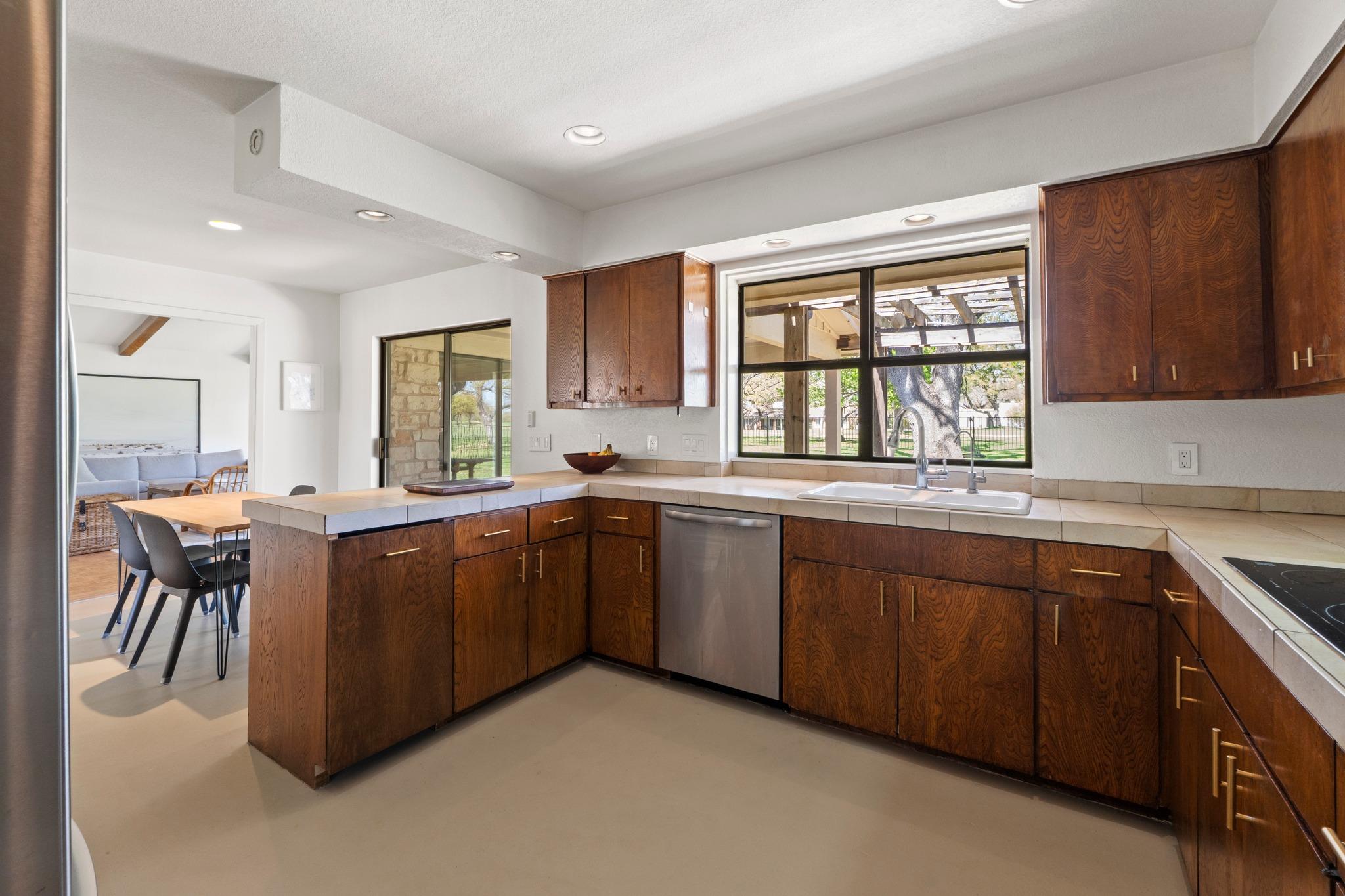 901 Vanguard St, Lakeway, TX 78734