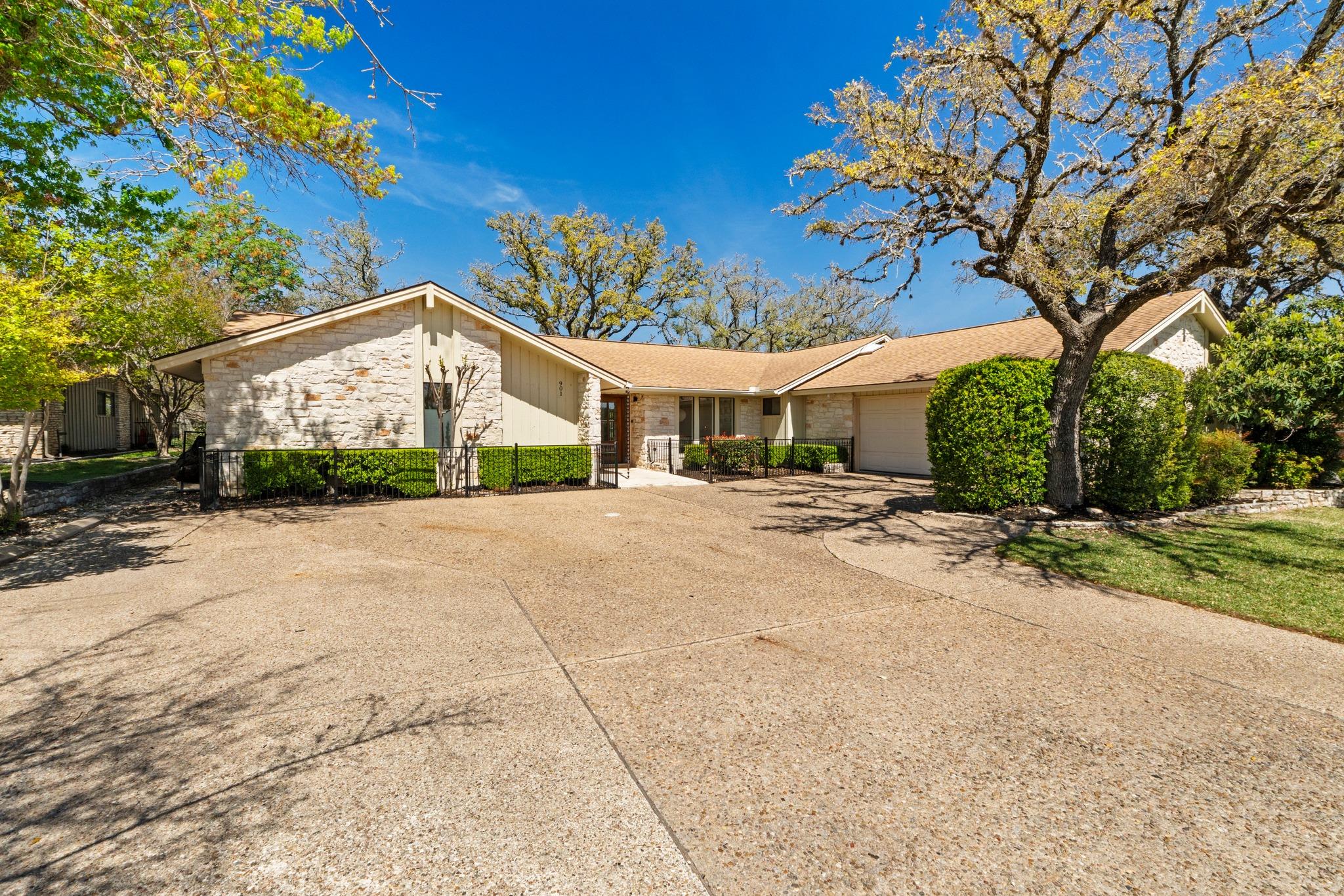 901 Vanguard St, Lakeway, TX 78734