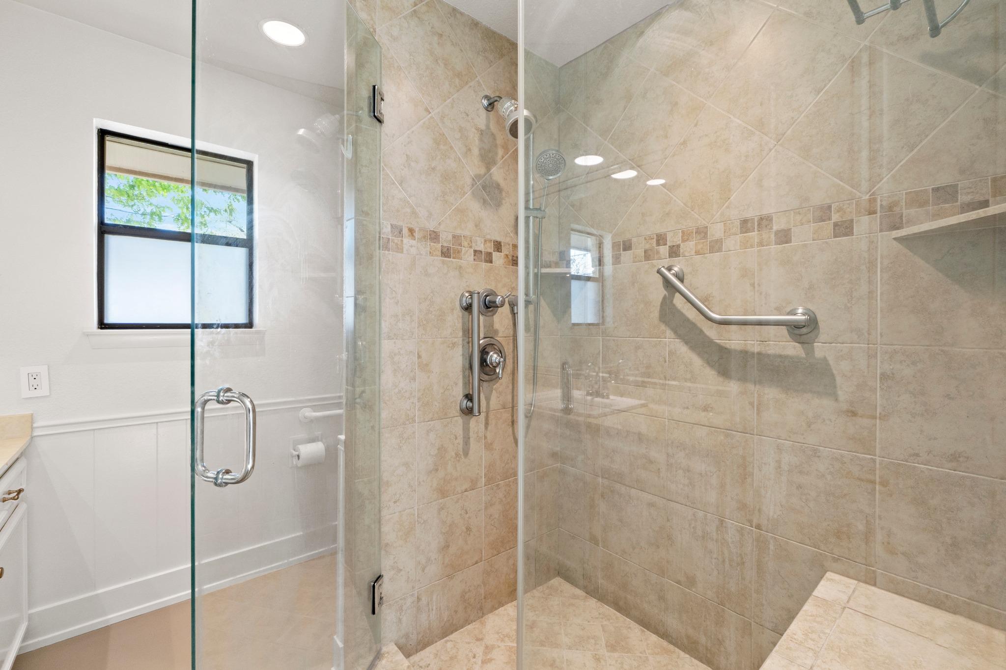 901 Vanguard St, Lakeway, TX 78734