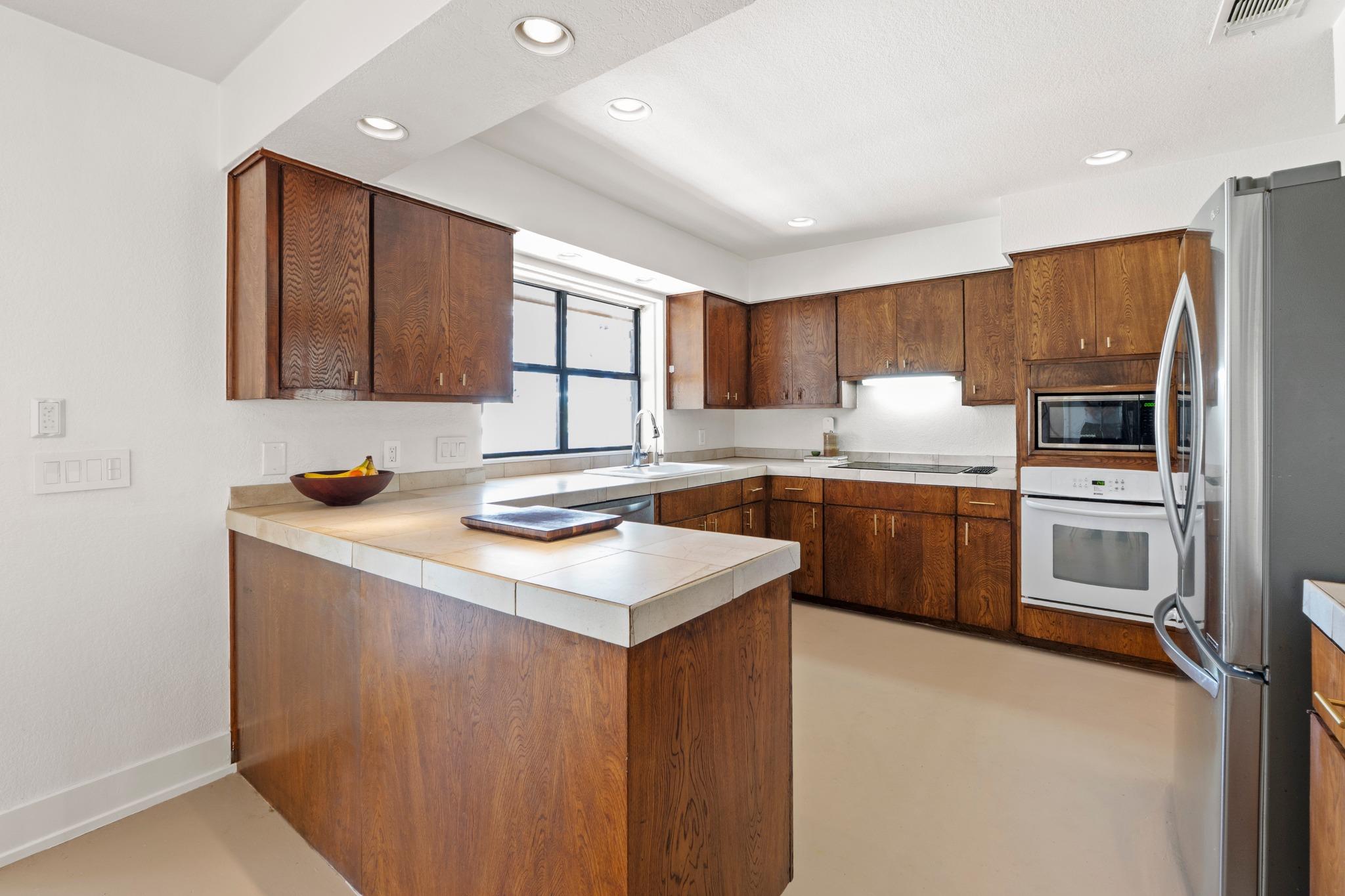 901 Vanguard St, Lakeway, TX 78734