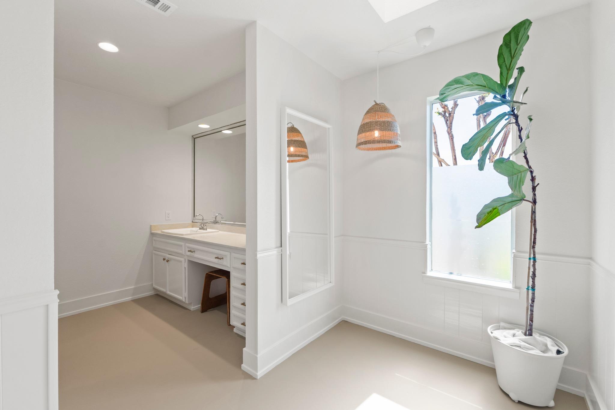 901 Vanguard St, Lakeway, TX 78734