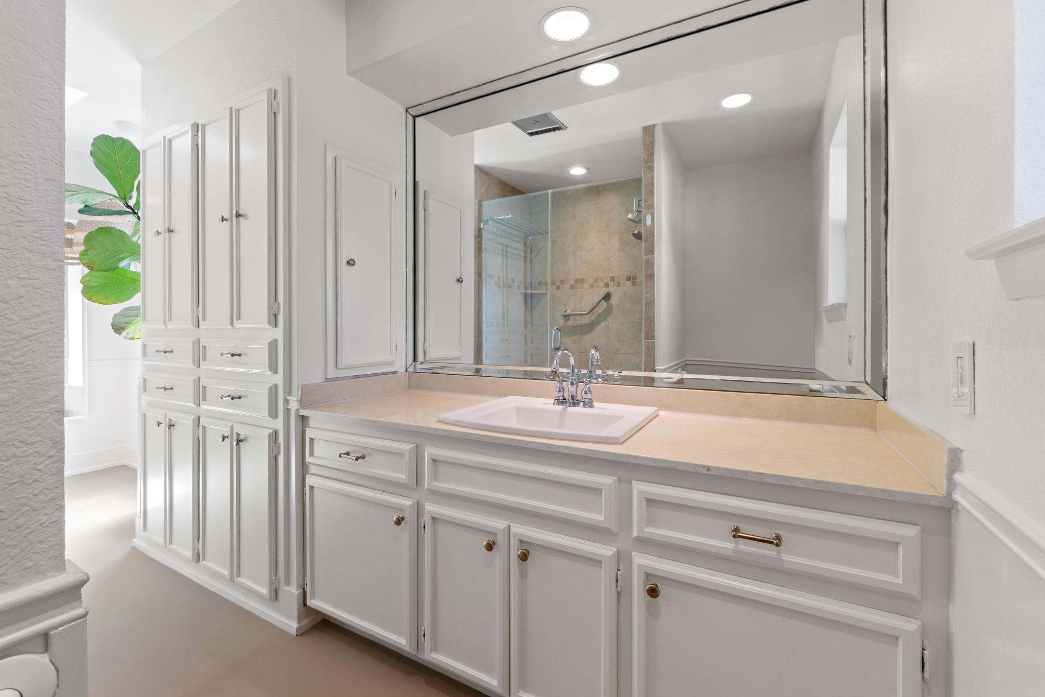 901 Vanguard St, Lakeway, TX 78734