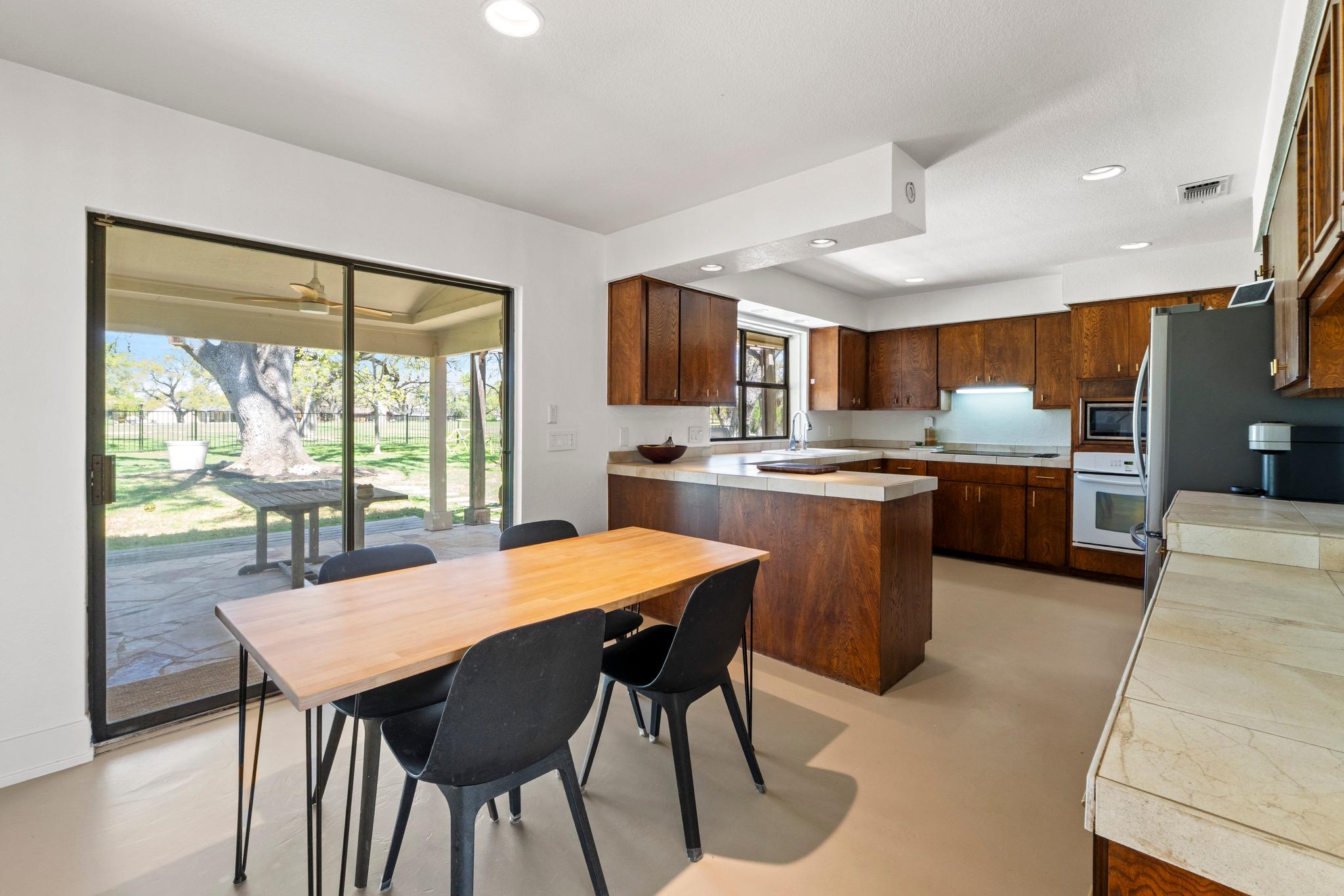 901 Vanguard St, Lakeway, TX 78734