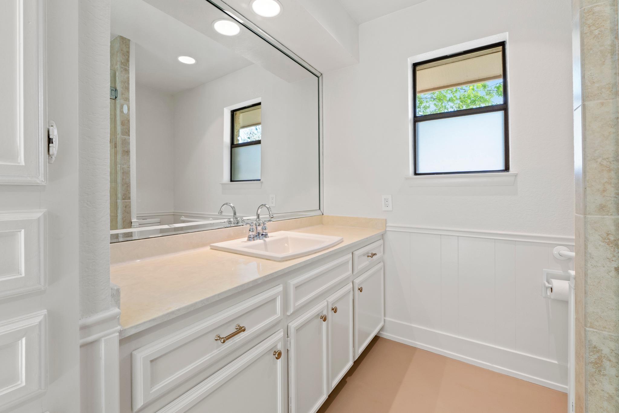 901 Vanguard St, Lakeway, TX 78734