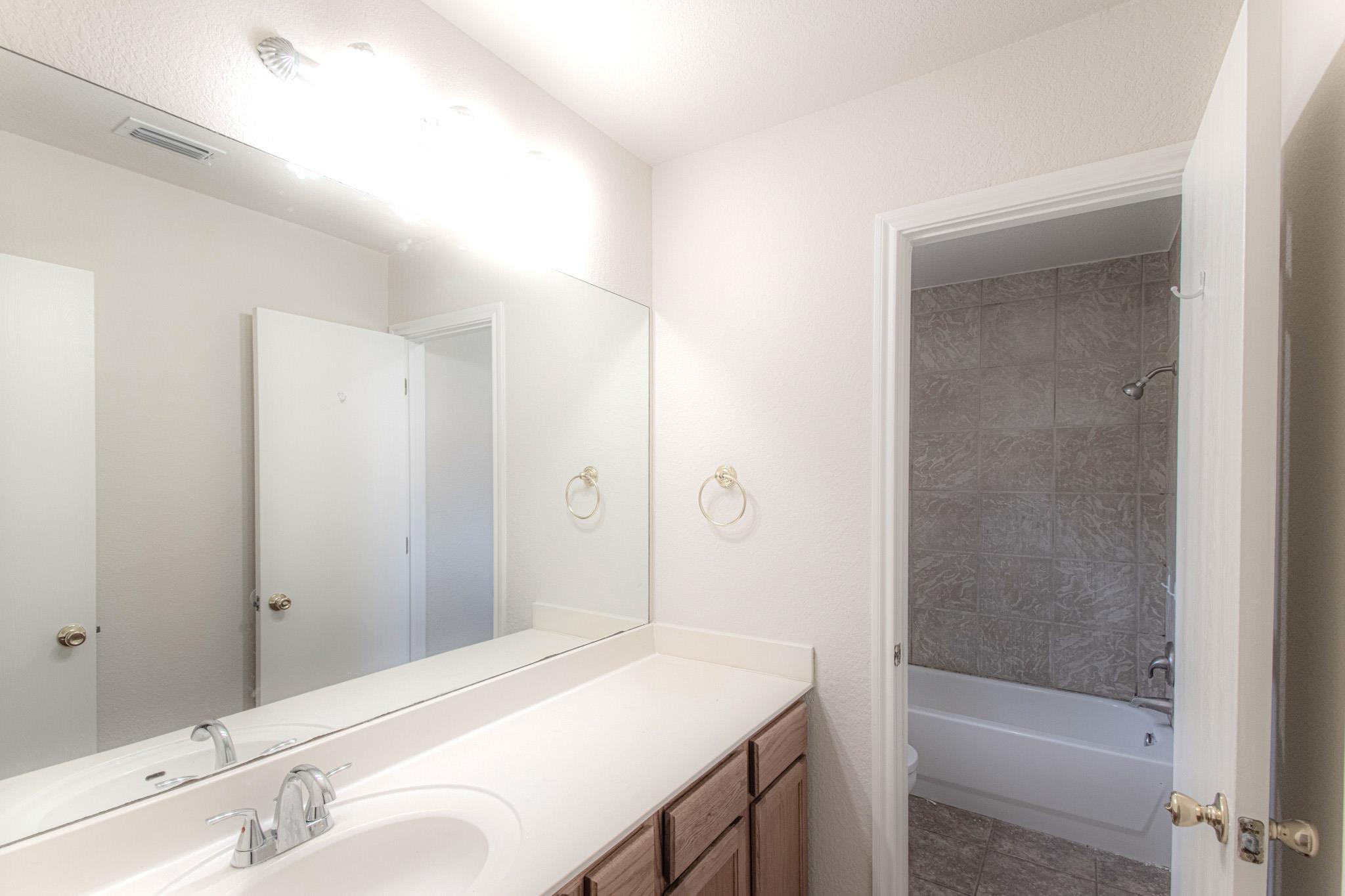 10 Green Glade Ct, Wimberley, TX 78676