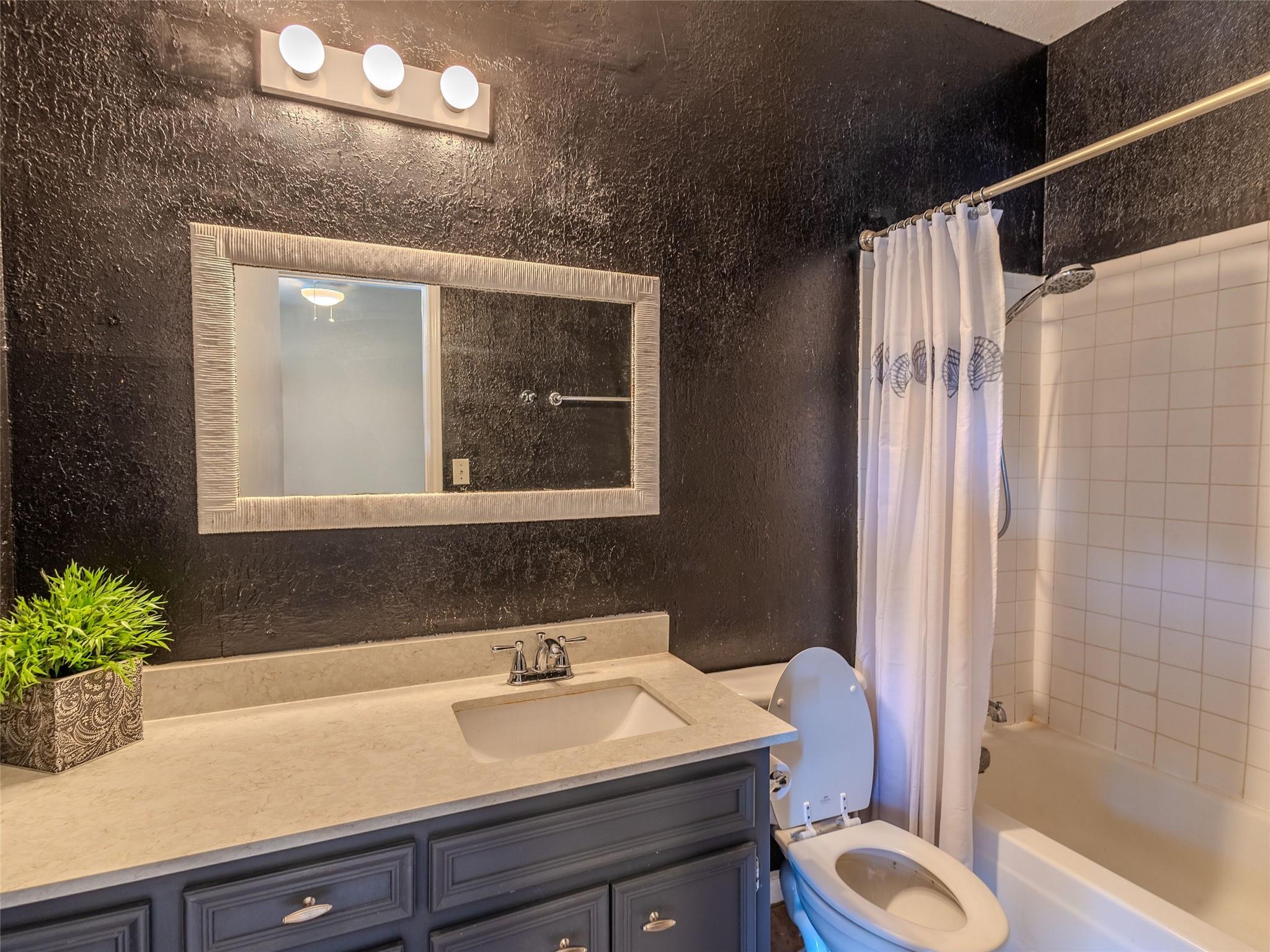 1013 Chestnut St # 4, San Marcos, TX 78666