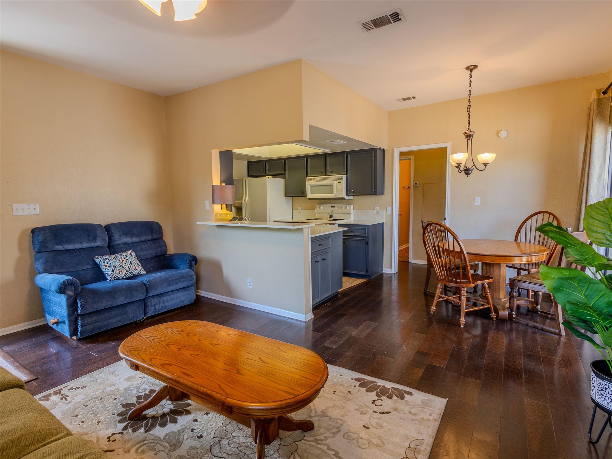 1013 Chestnut St # 4, San Marcos, TX 78666