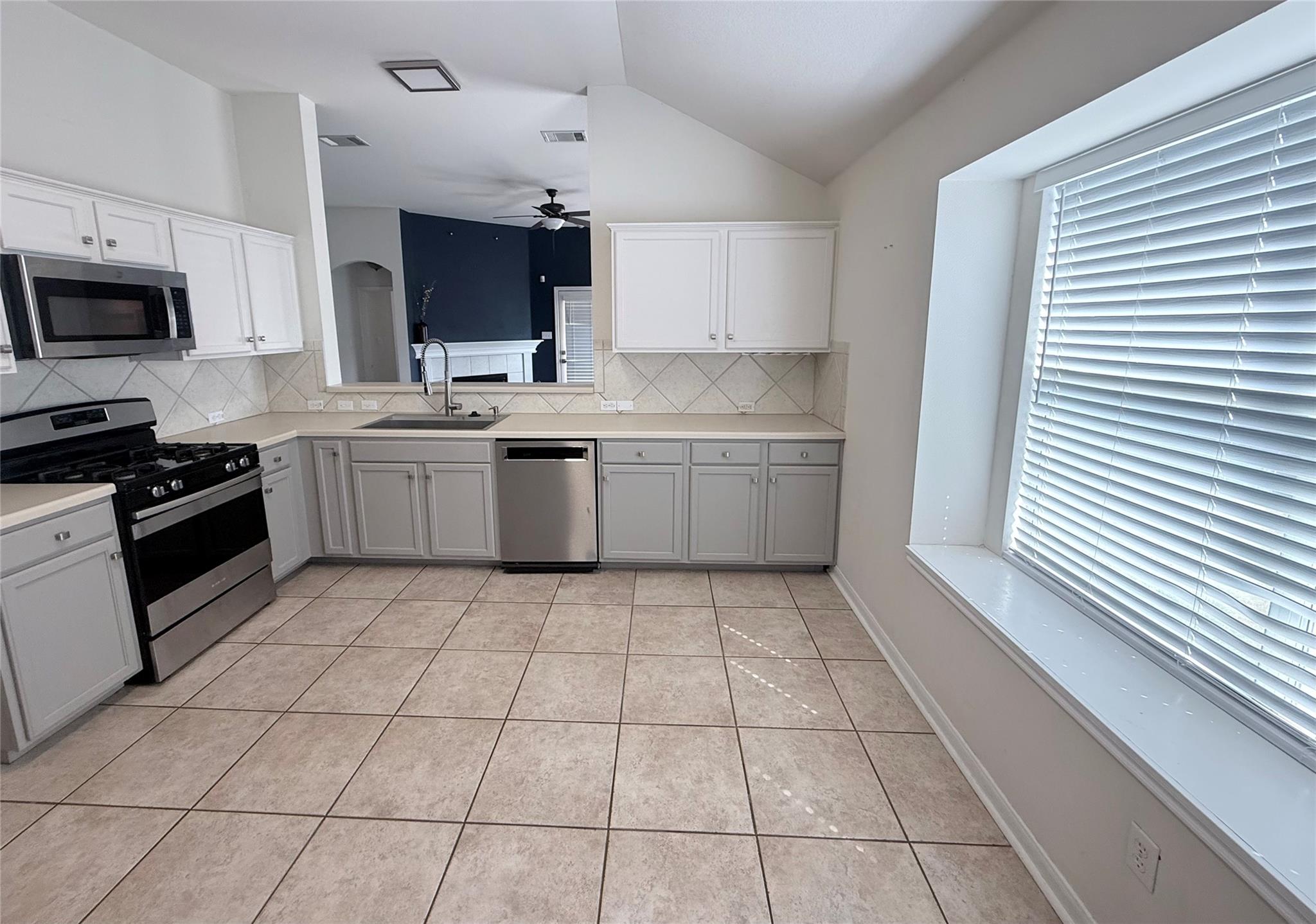 428 River Crossing Trl, Round Rock, TX 78665