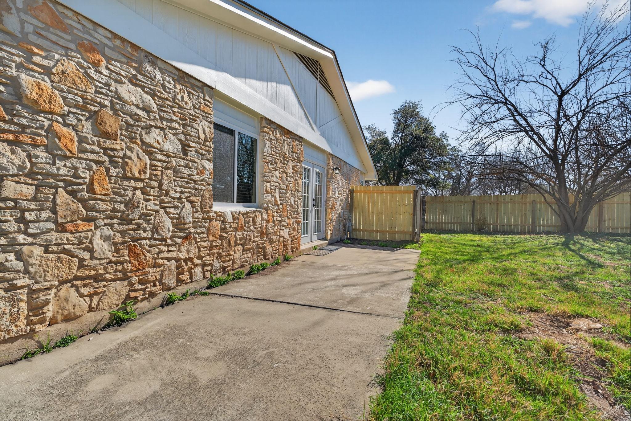 8400 Seminary Ridge Dr, Austin, TX 78745