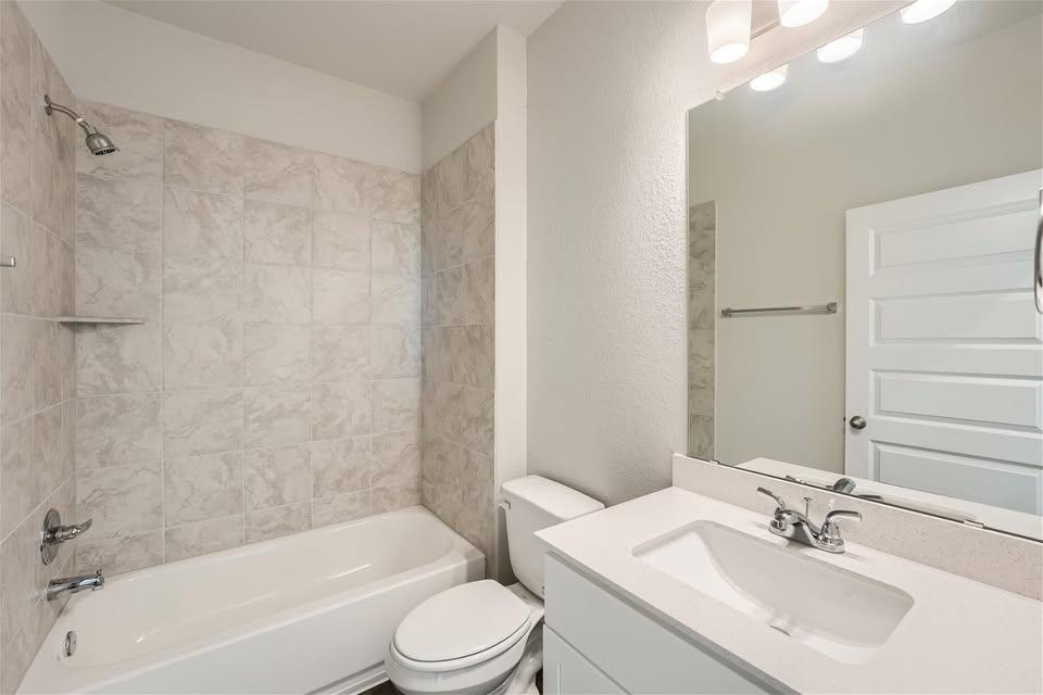 141 Bluestem Dr, Elgin, TX 78621