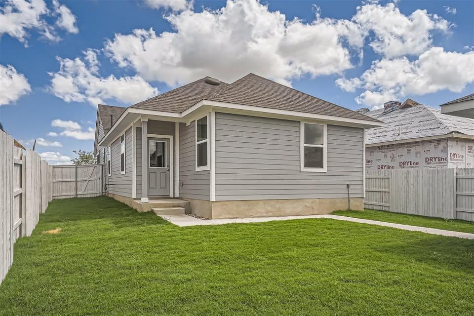 141 Bluestem Dr, Elgin, TX 78621