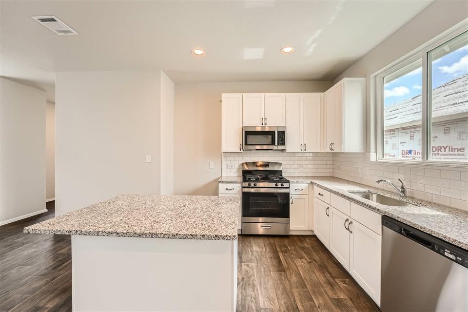 141 Bluestem Dr, Elgin, TX 78621